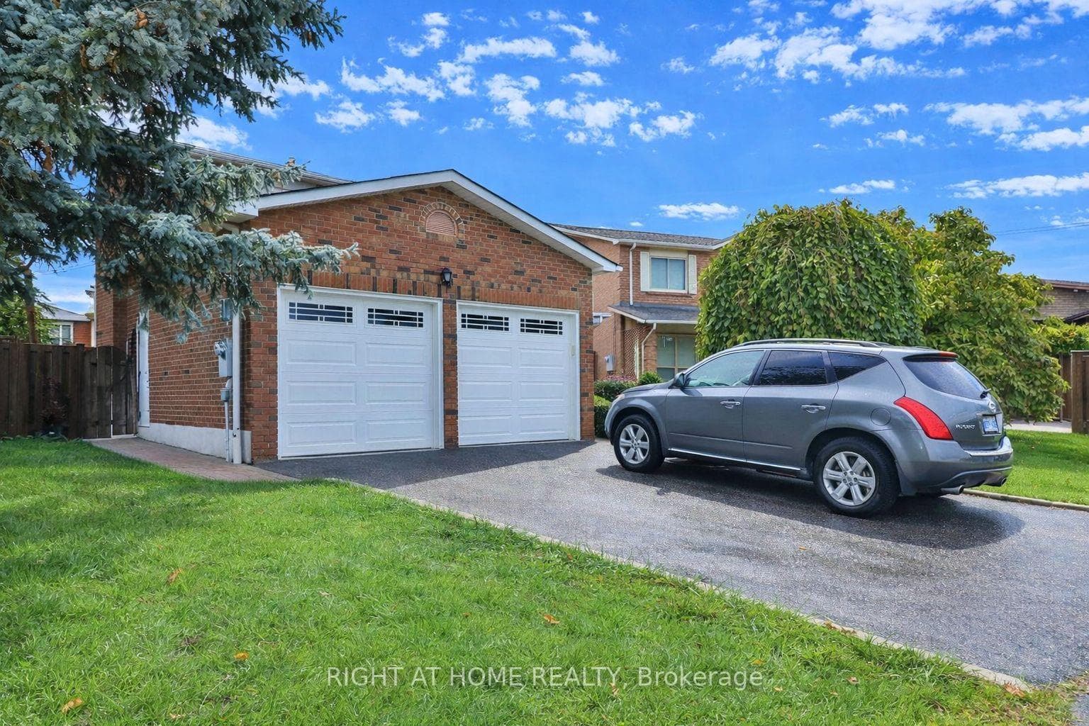 1433 Bough Beeches Boulevard, Mississauga, ON L4W 3B4 - Photo 1
