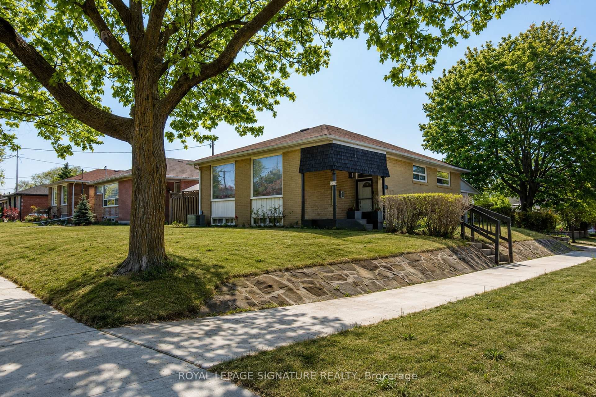 135 Rangoon Road, Etobicoke (Islington / Rexdale), ON M9C 4P4 - Photo 1