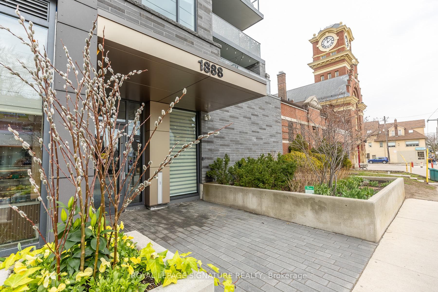 1888 Queen Street Unit 204, The Beaches / Upper Beaches, ON M4L 1H4 - Photo 1