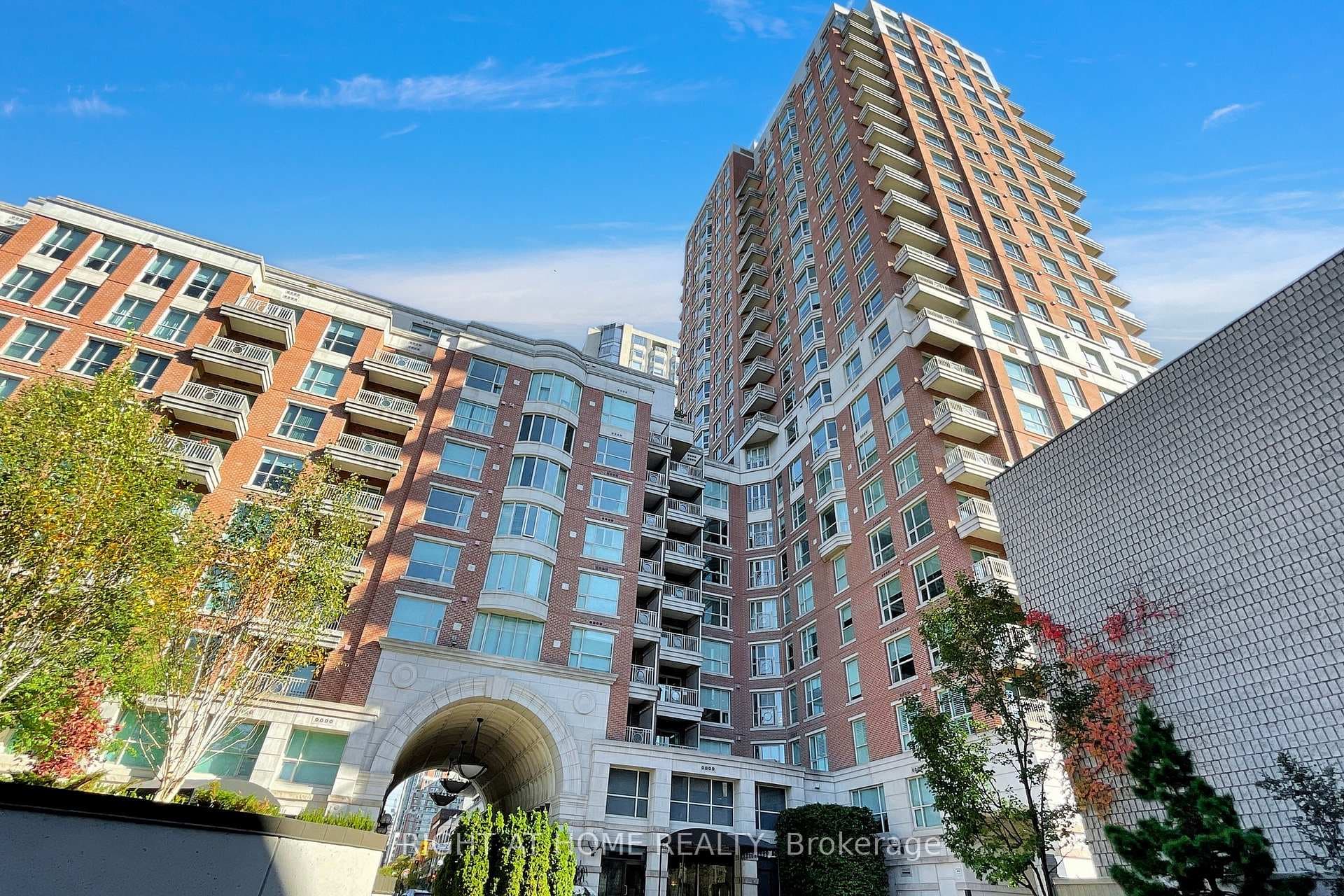 38 Avenue Road Unit 1201, Annex / Yorkville / Summerhill, ON M5R 2G2 - Photo 1