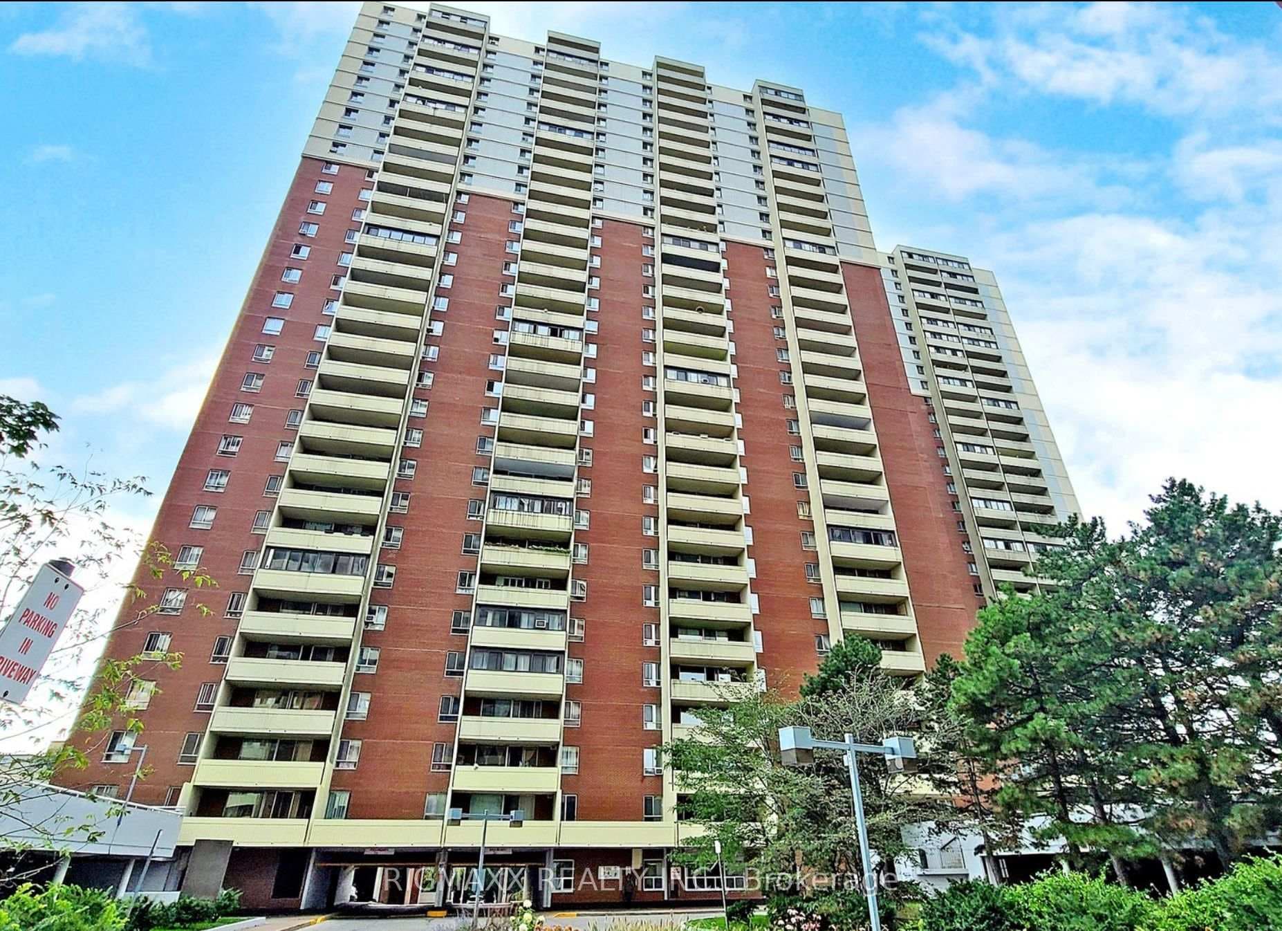 1 Massey Square Unit 907, Danforth / East York, ON M4C 5L4 - Photo 1