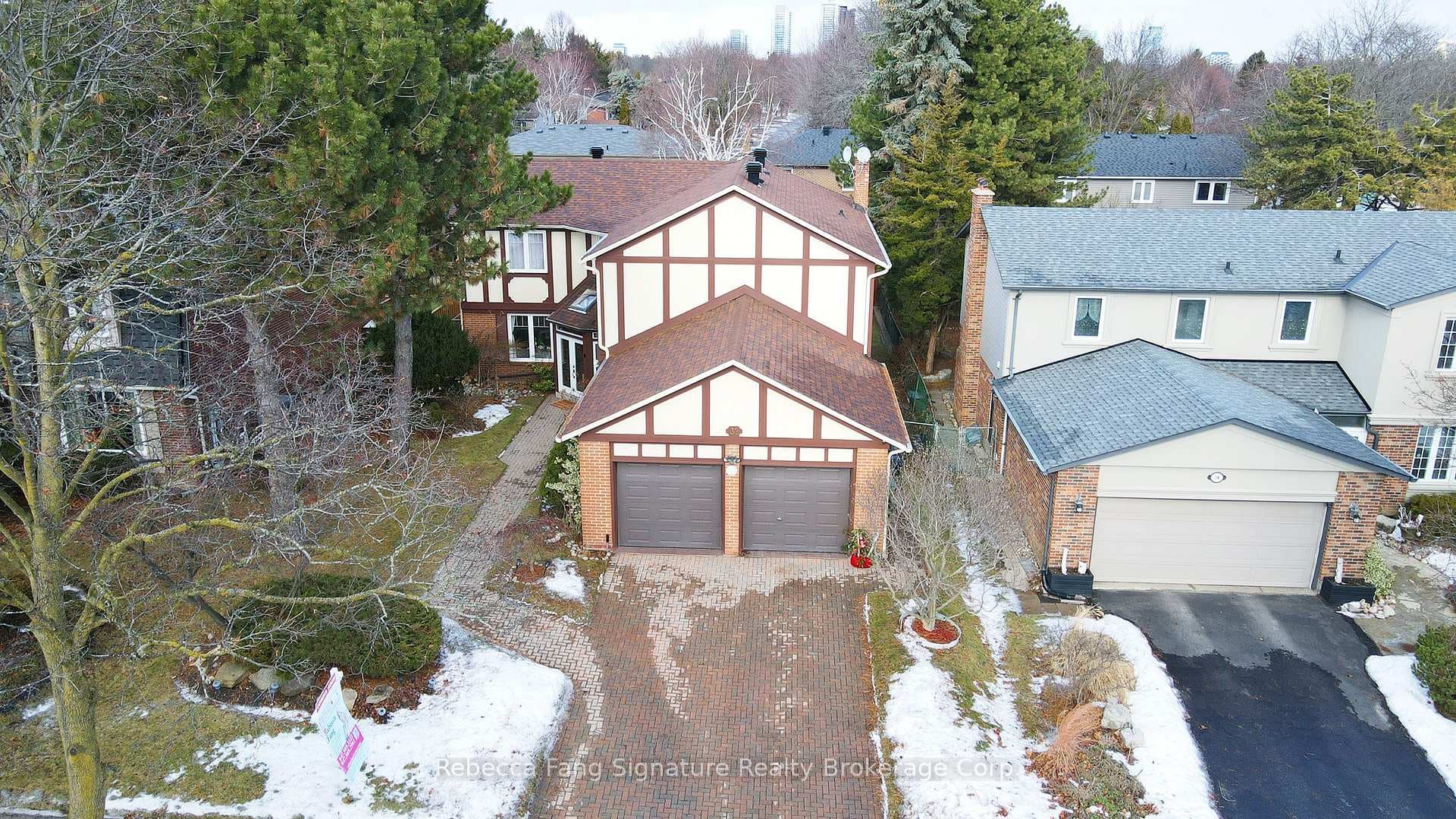 32 Mossgrove Trail, Bridle Path / York Mills / Hoggs Hollow, ON M2L 2W3 - Photo 1