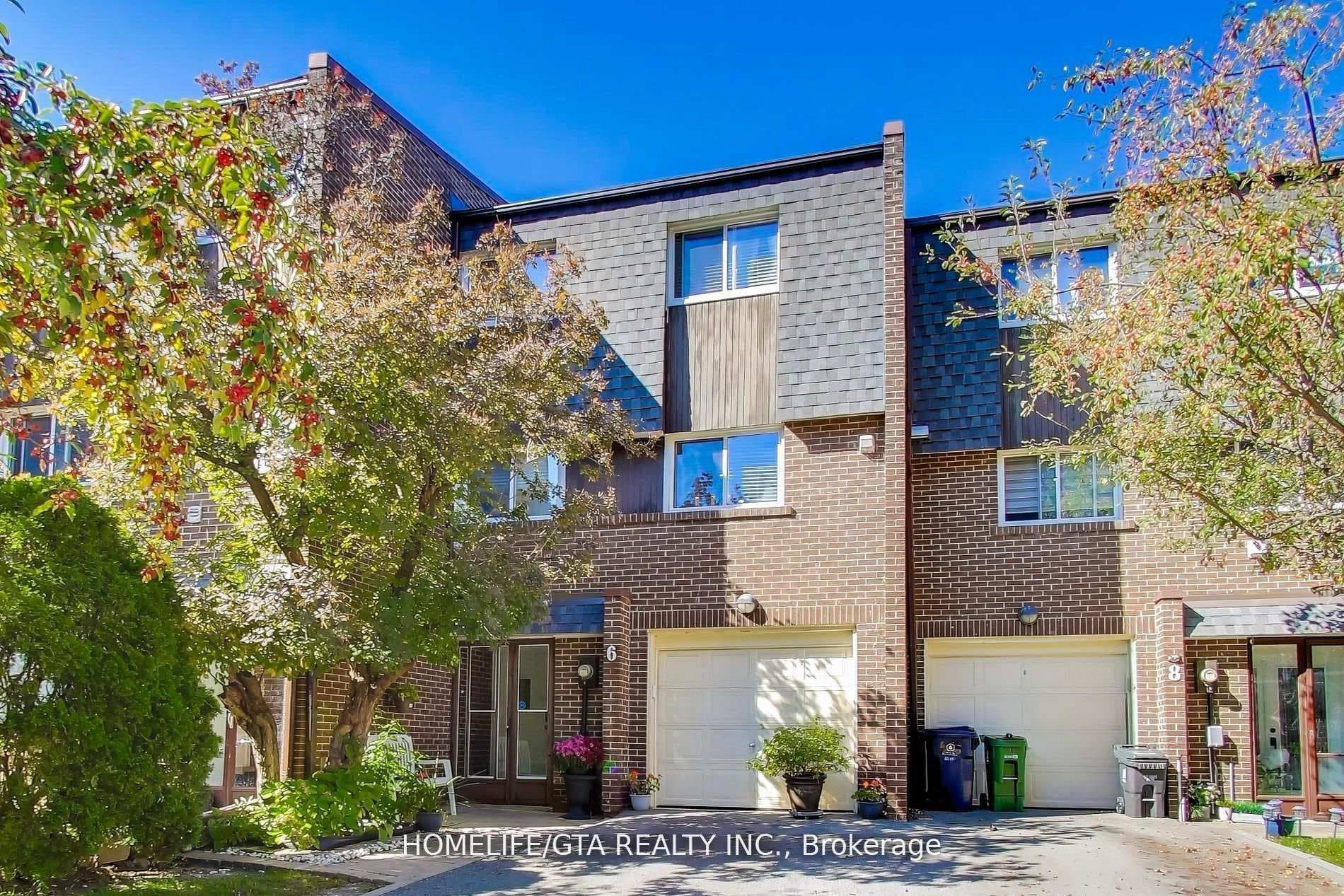 6 Windy Golfway, Flemingdon Park / Don Mills, ON M3C 3A7 - Photo 1