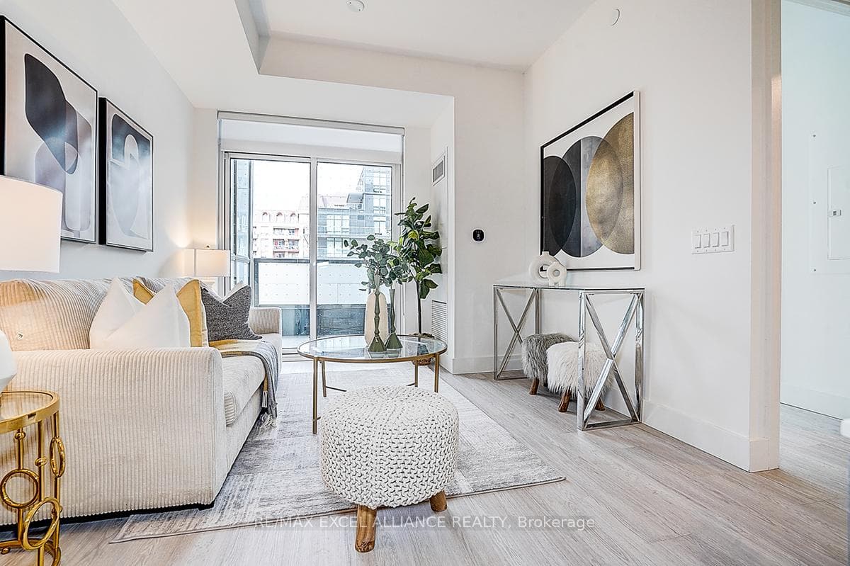 6 Greenbriar Road Unit 307, Toronto C15
