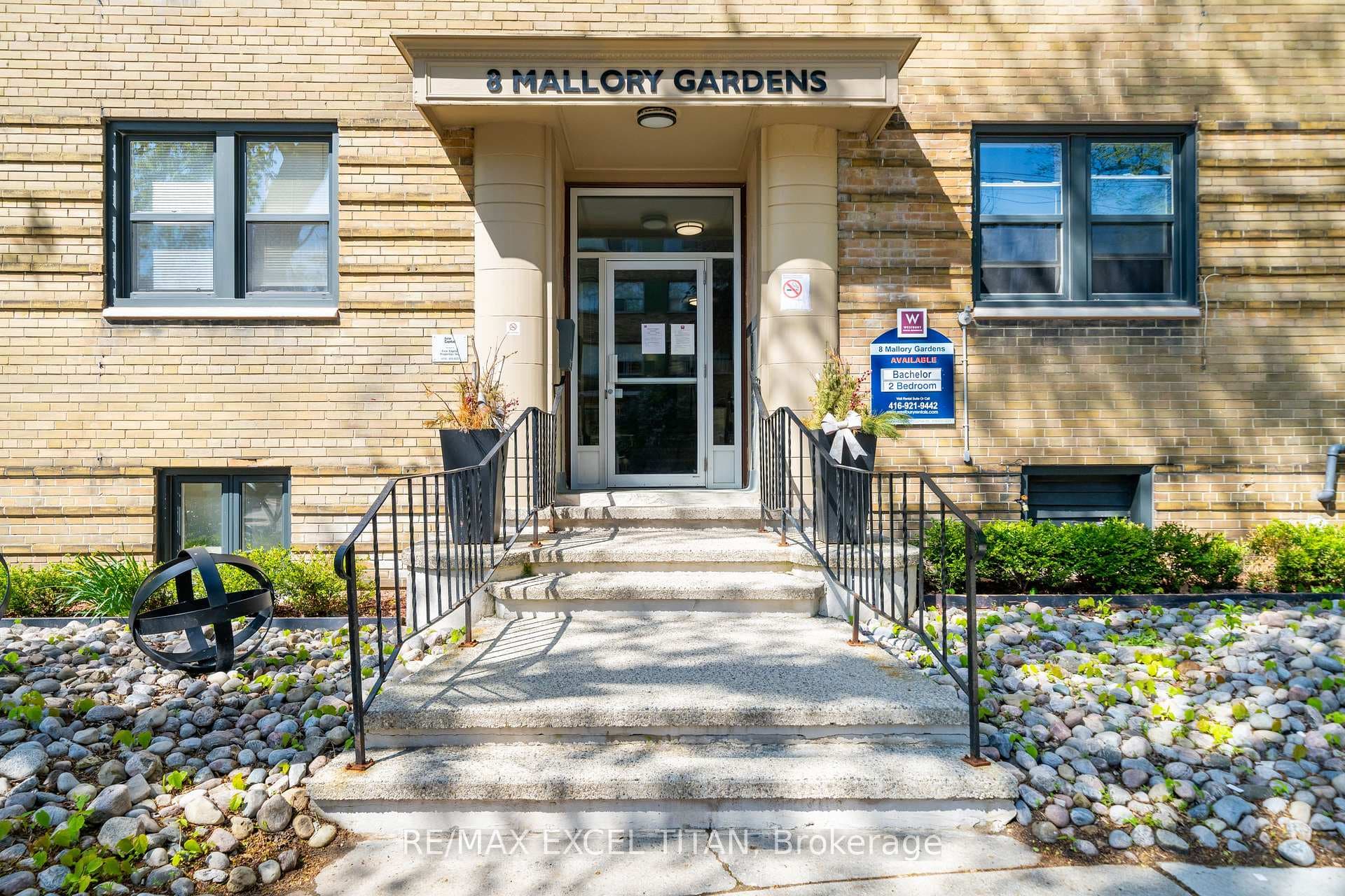 8 Mallory Gardens Unit 4, Toronto C02