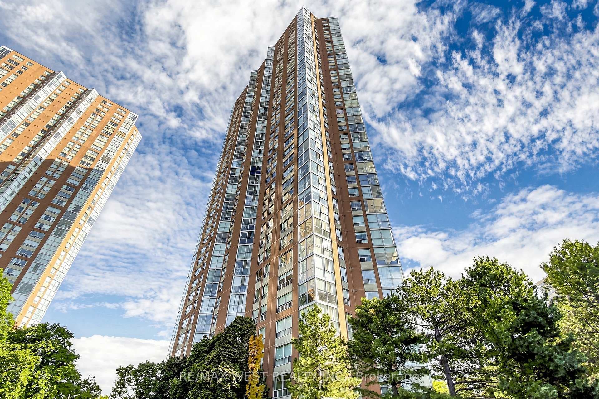 5 Concorde Place Unit 1302, Don Mills / Parkwoods / Victoria Village, ON M3C 3M8 - Photo 1