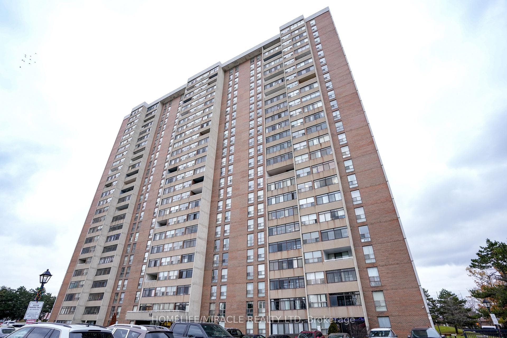18 Knightsbridge Road Unit 1712, Brampton, ON L6T 3X5 - Photo 1