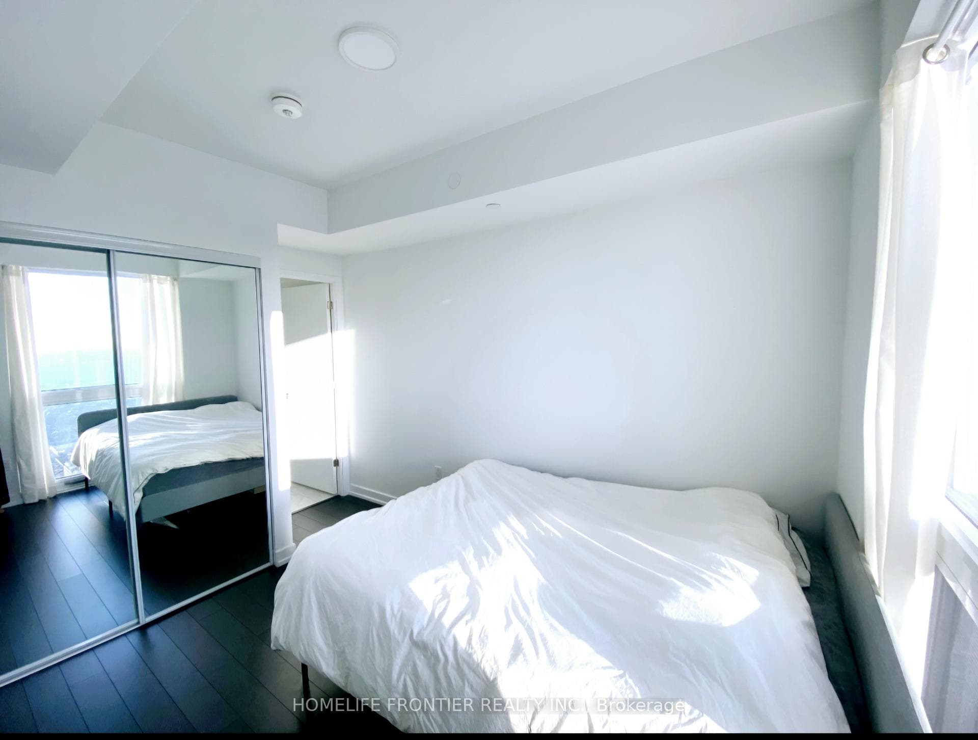 39 Roehampton Avenue Unit 3810, Leaside / Davisville, ON M4P 0G1 - Photo 1