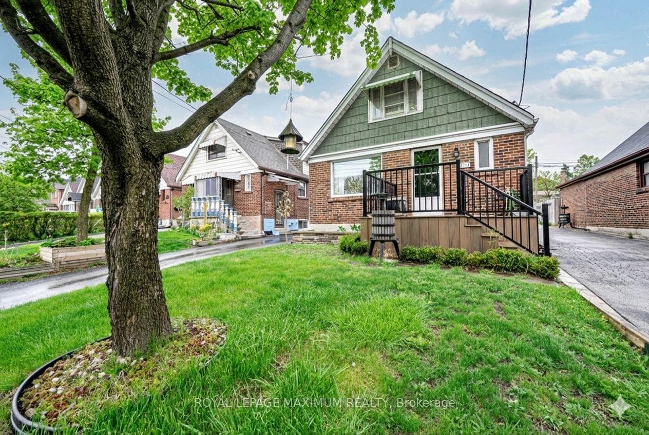 2113 Keele Street, York / Weston, ON M6M 3Z3 - Photo 1