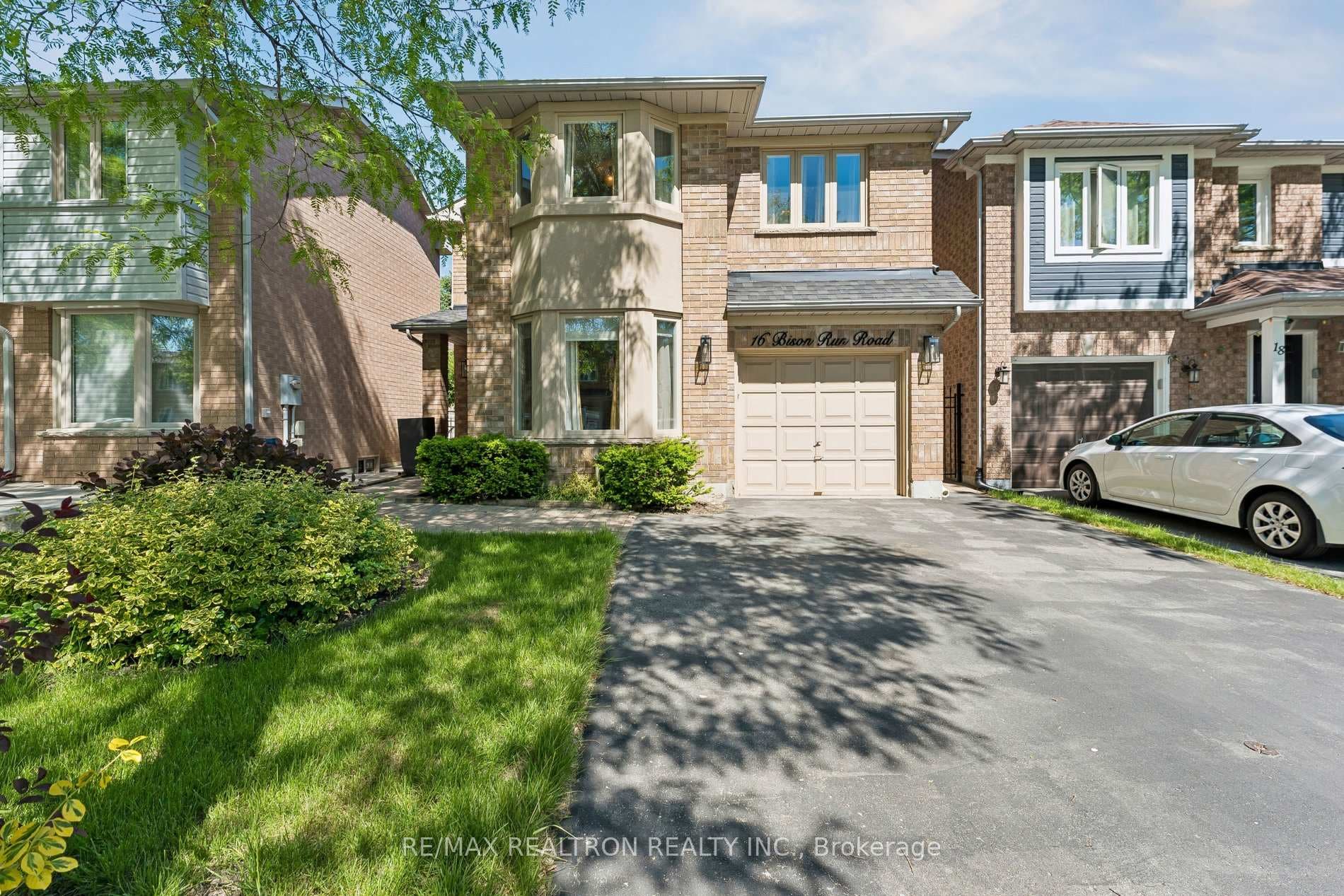16 Bison Run Road, Brampton, ON L6R 1S2 - Photo 1