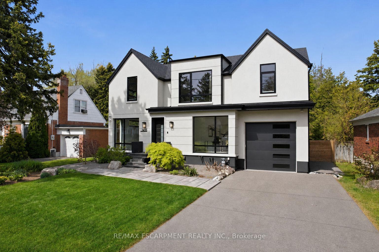 1435 Applewood Road, Mississauga, ON L5E 2L9 - Photo 1