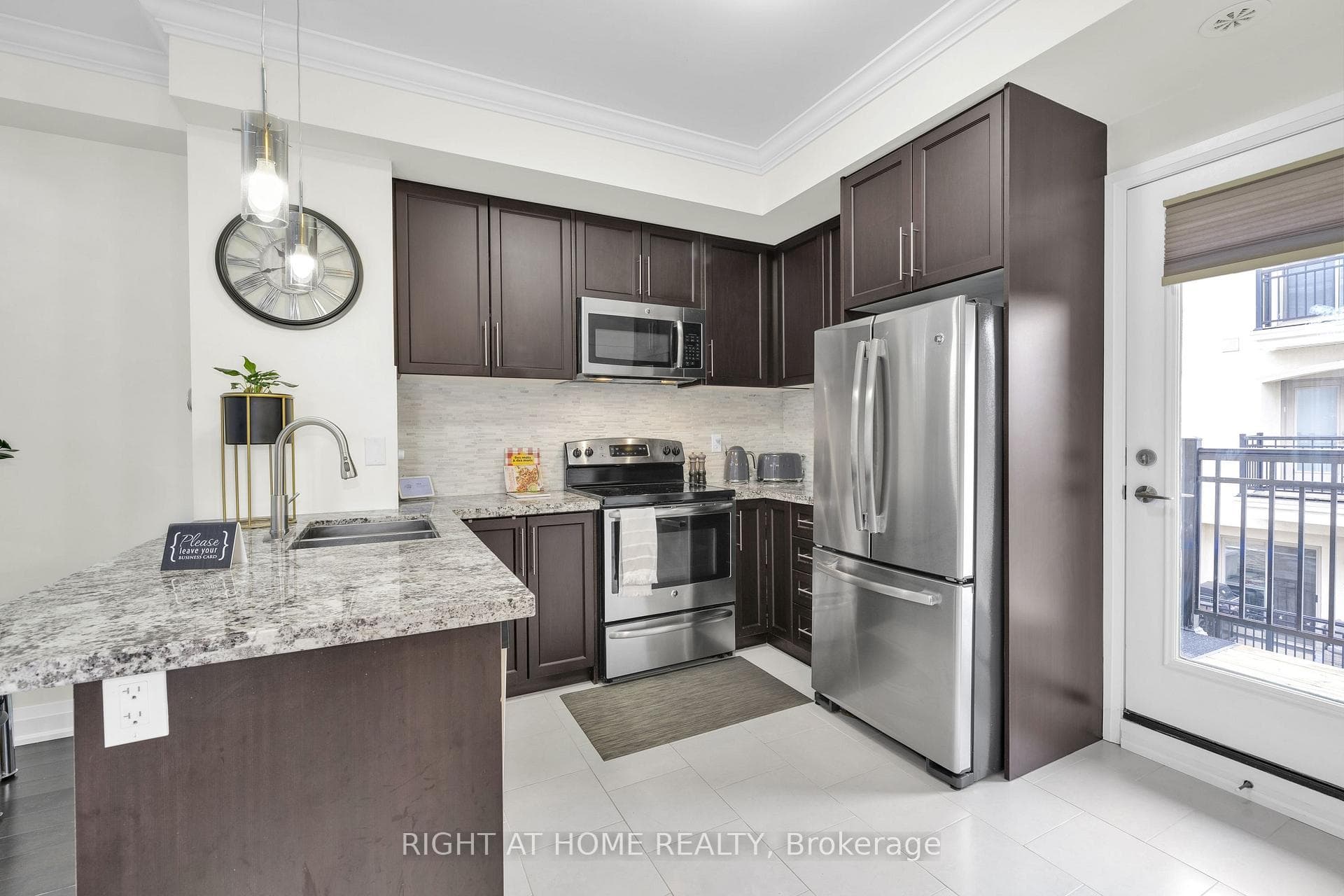 3077 Cawthra Road Unit 18, Mississauga, ON L5A 2X4 - Photo 1