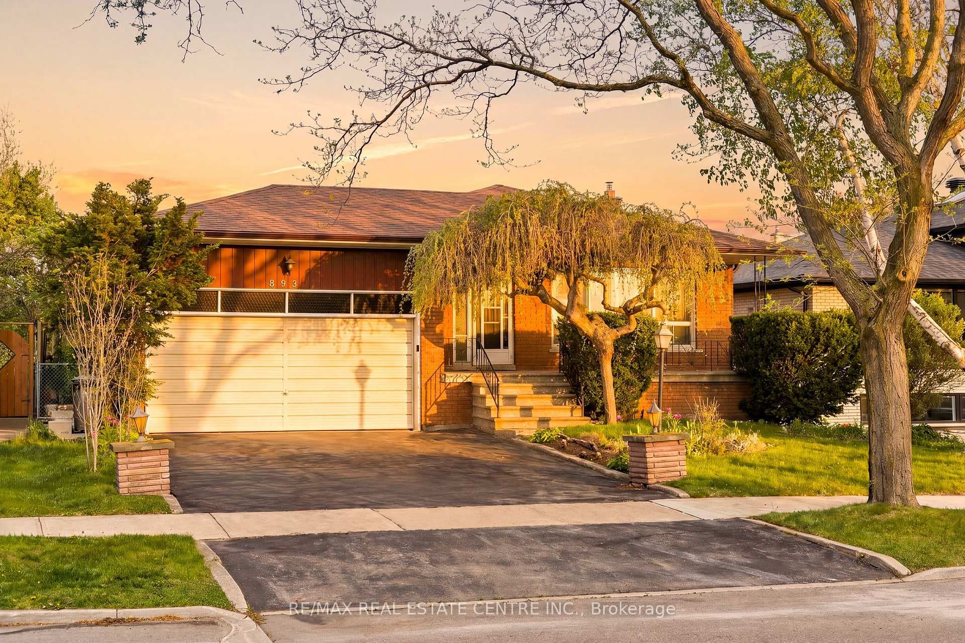 893 Hollowtree Crescent, Mississauga