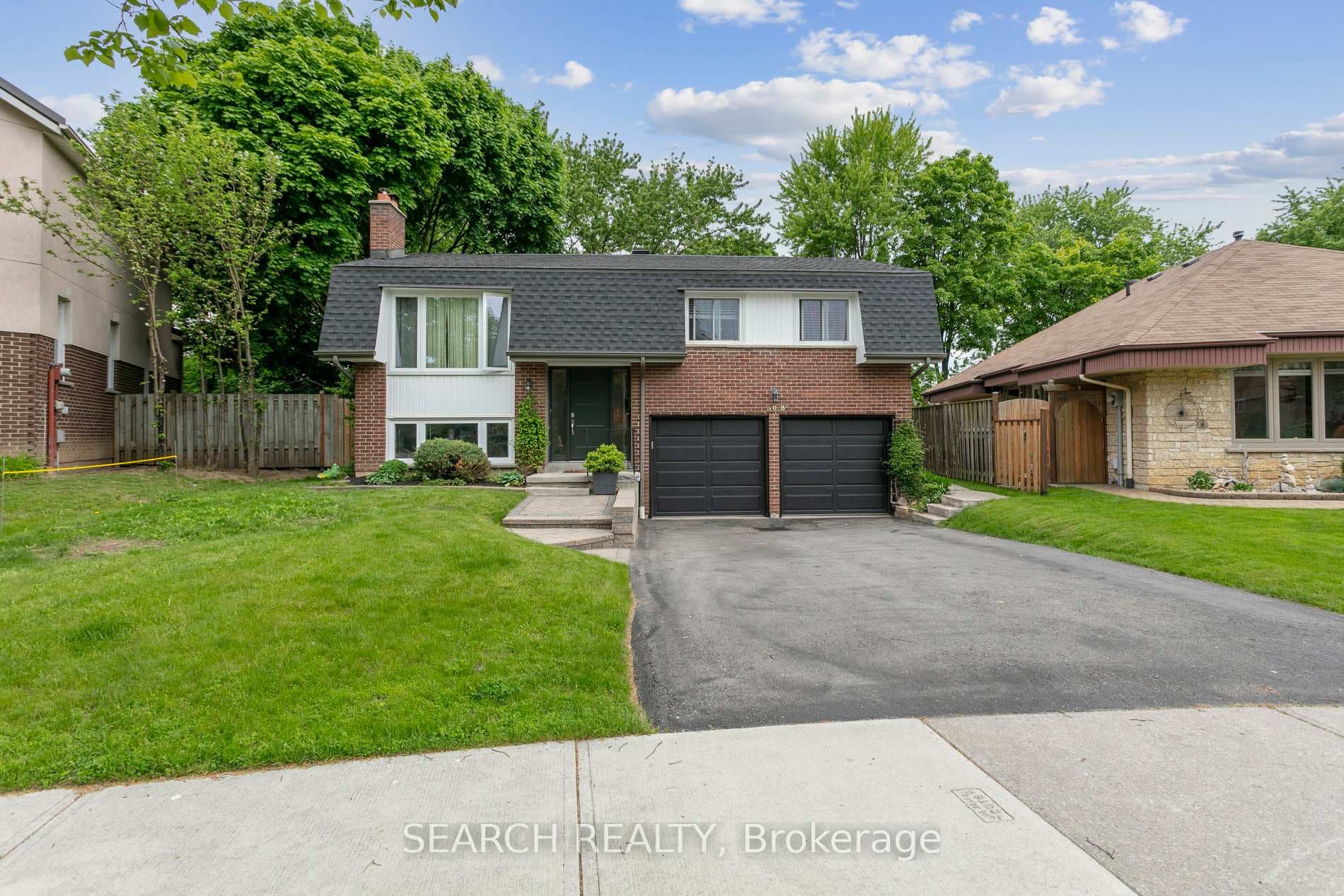 Front Exterior-Double Garage & Driveway for 6 cars
