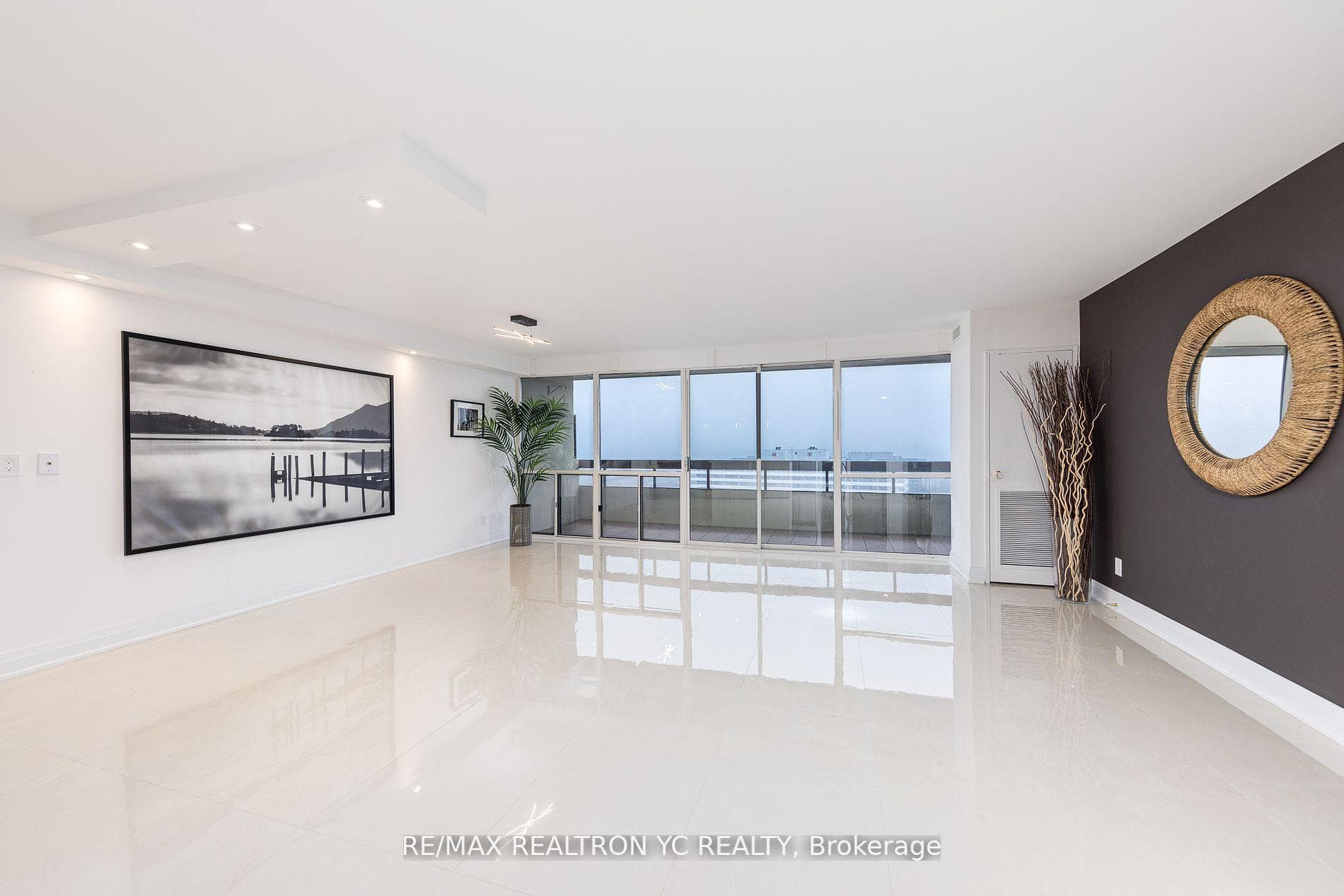 8111 Yonge Street Unit 1712, Markham