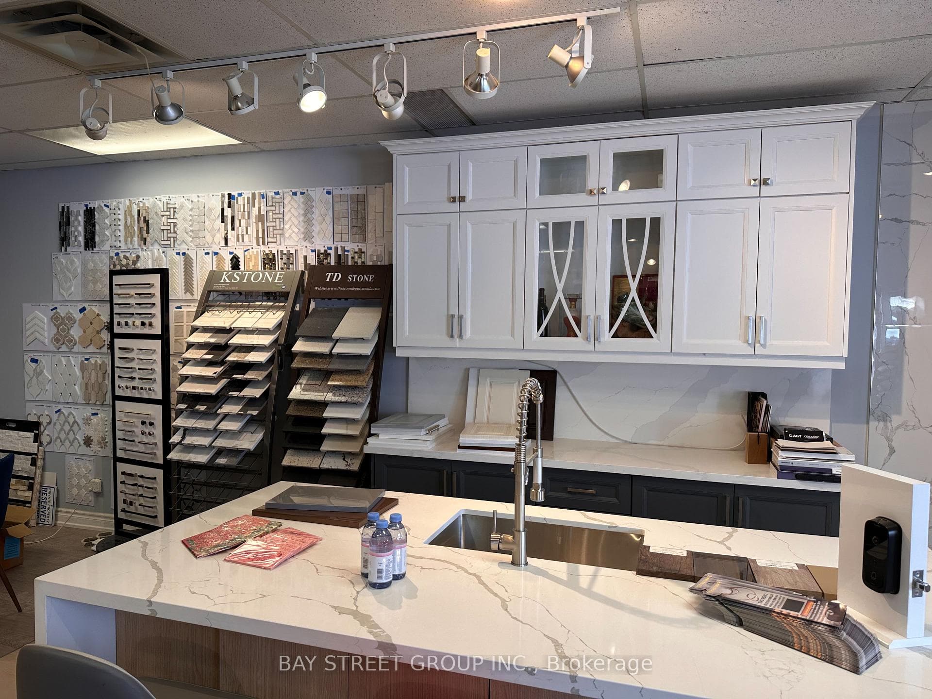 160 East Beaver Creek Road Unit 29, Richmond Hill, ON L4B 3L4 - Photo 1