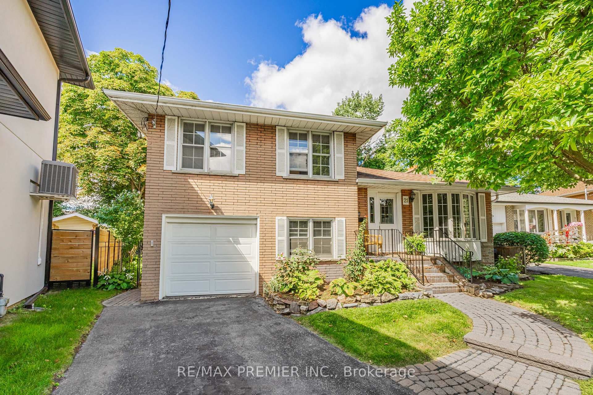 21 Halbadier Place, Etobicoke (Islington / Rexdale), ON M9B 2H4 - Photo 1