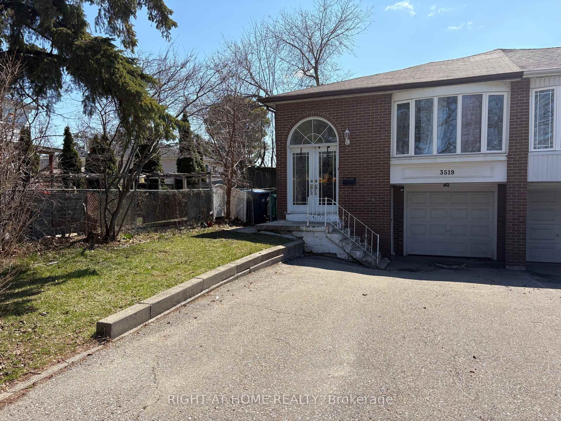 3519 Oakglade Crescent Unit Lower, Mississauga, ON L5C 1X4 - Photo 1