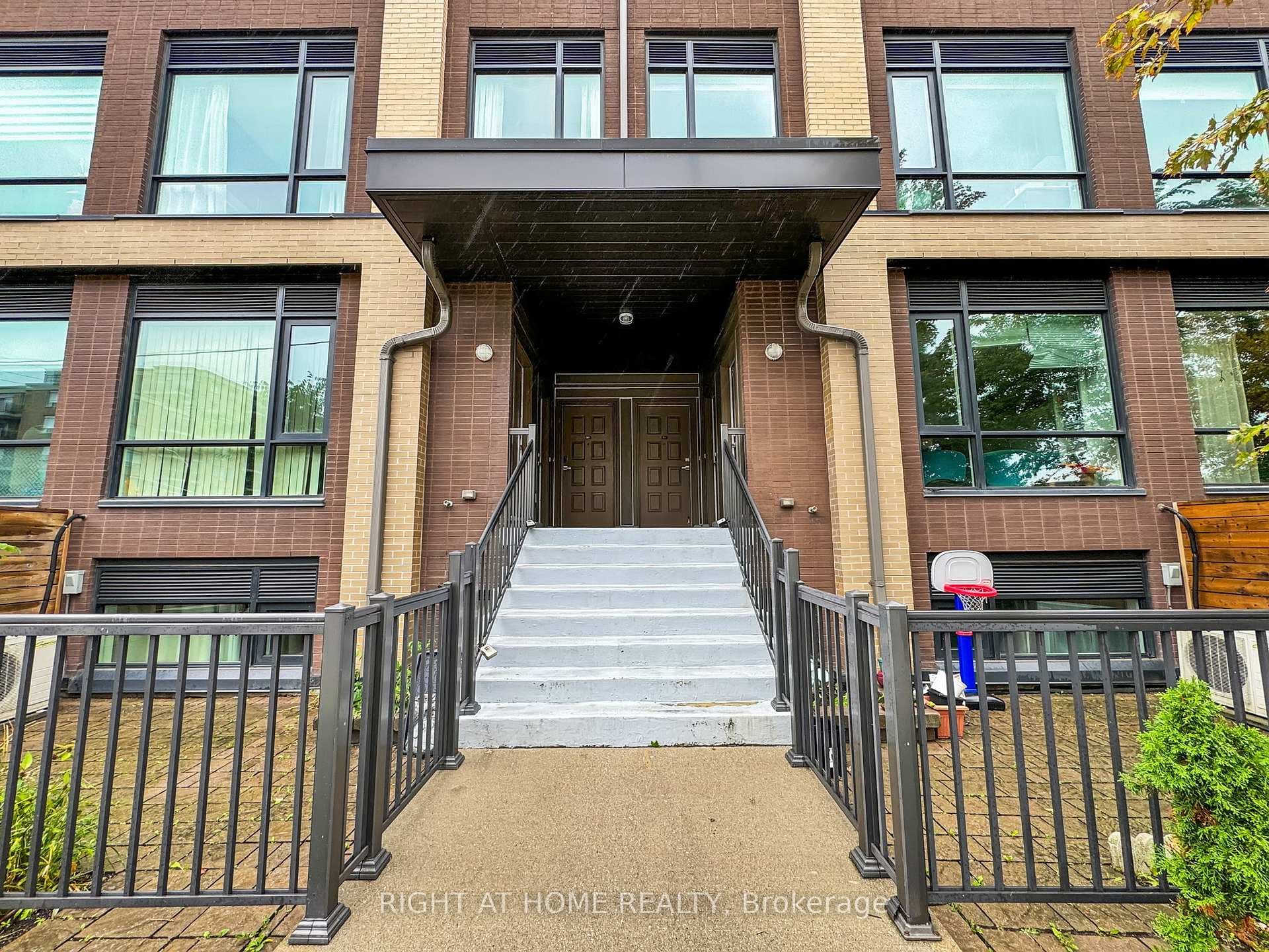 639 Lawrence Avenue Unit 312, Lawrence Park / Bedford Park, ON M6A 1A9 - Photo 1