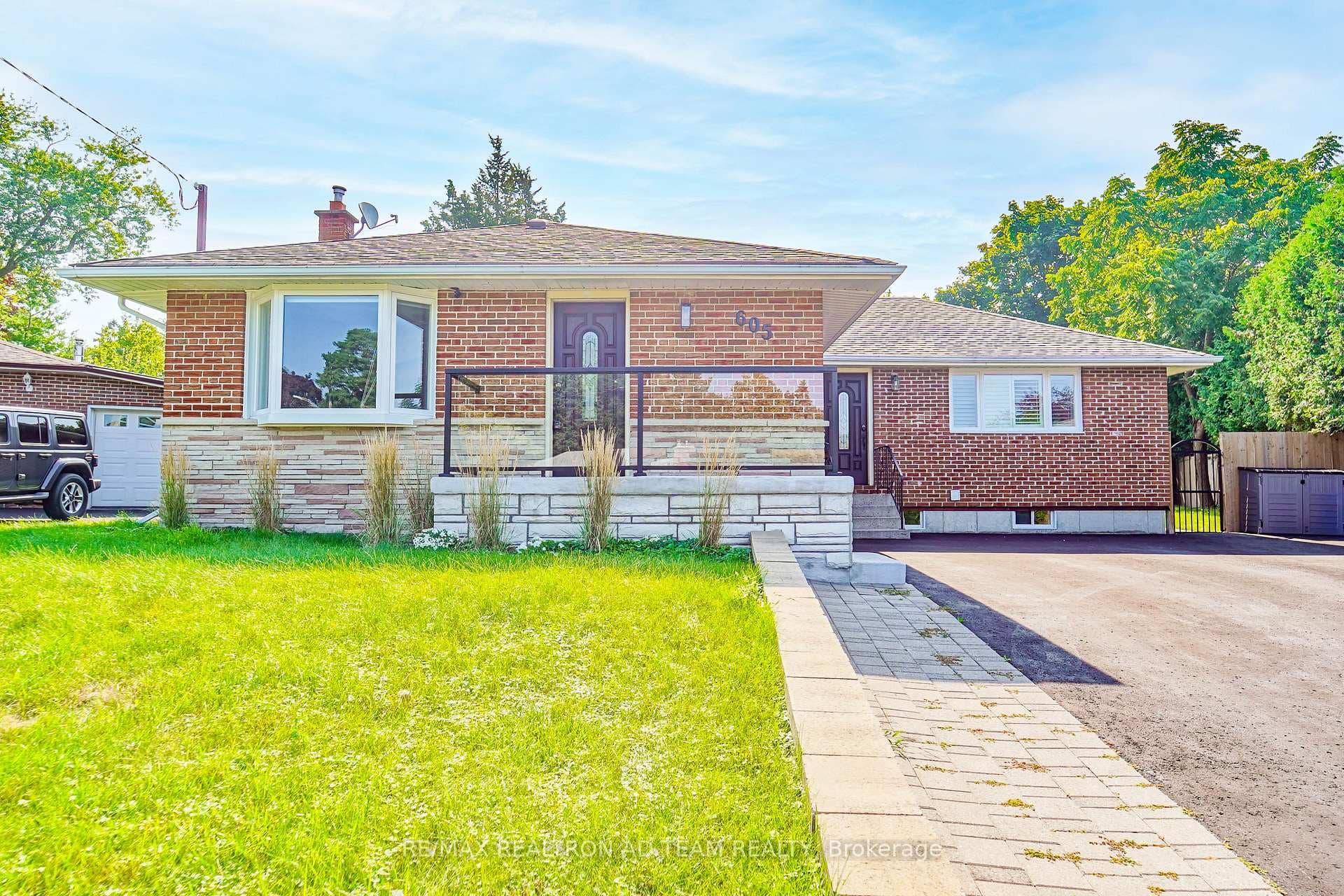 605 Newman Crescent, Whitby, ON L1N 1M7 - Photo 1