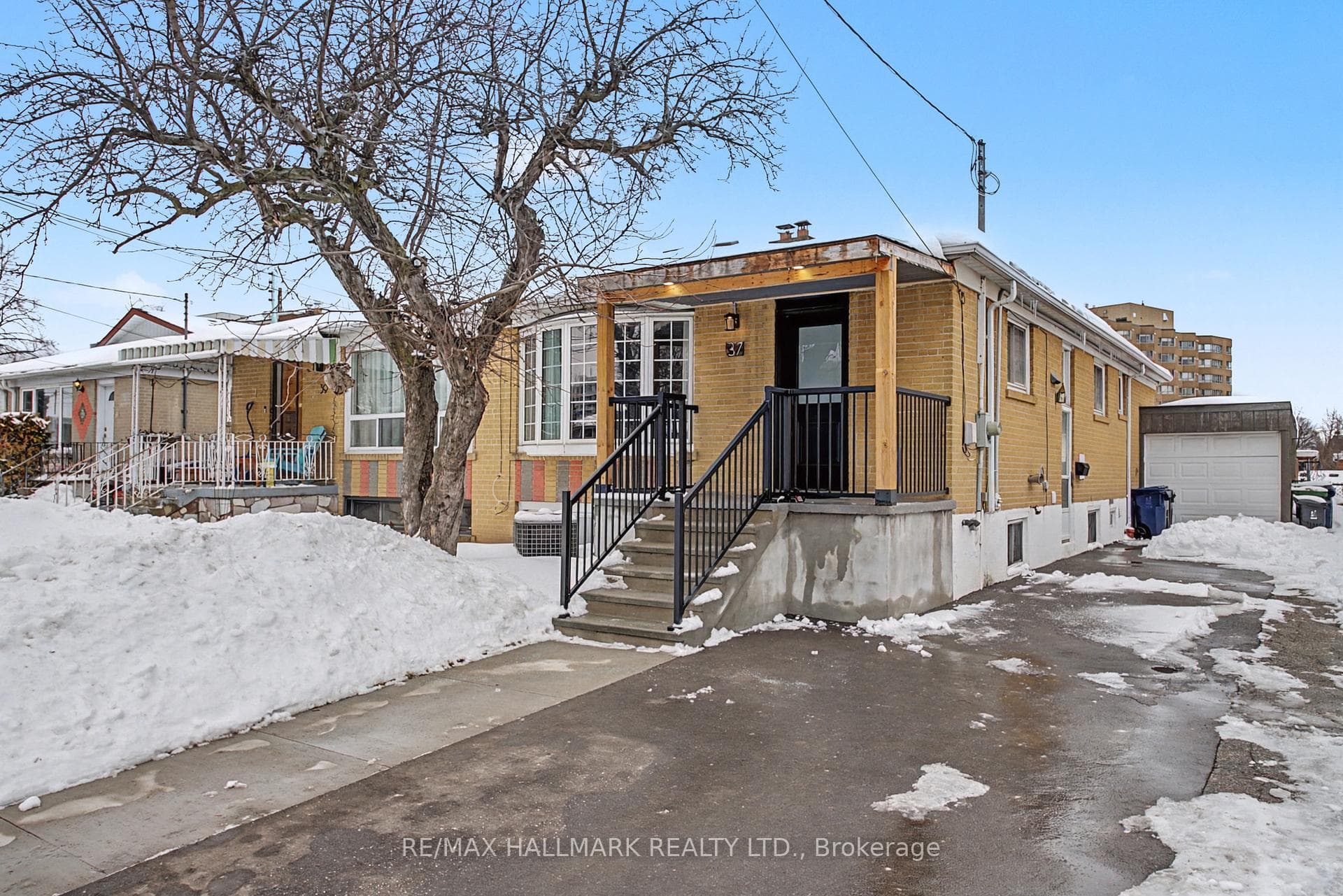 37 Avis Crescent, Danforth / East York, ON M4B 1B8 - Photo 1