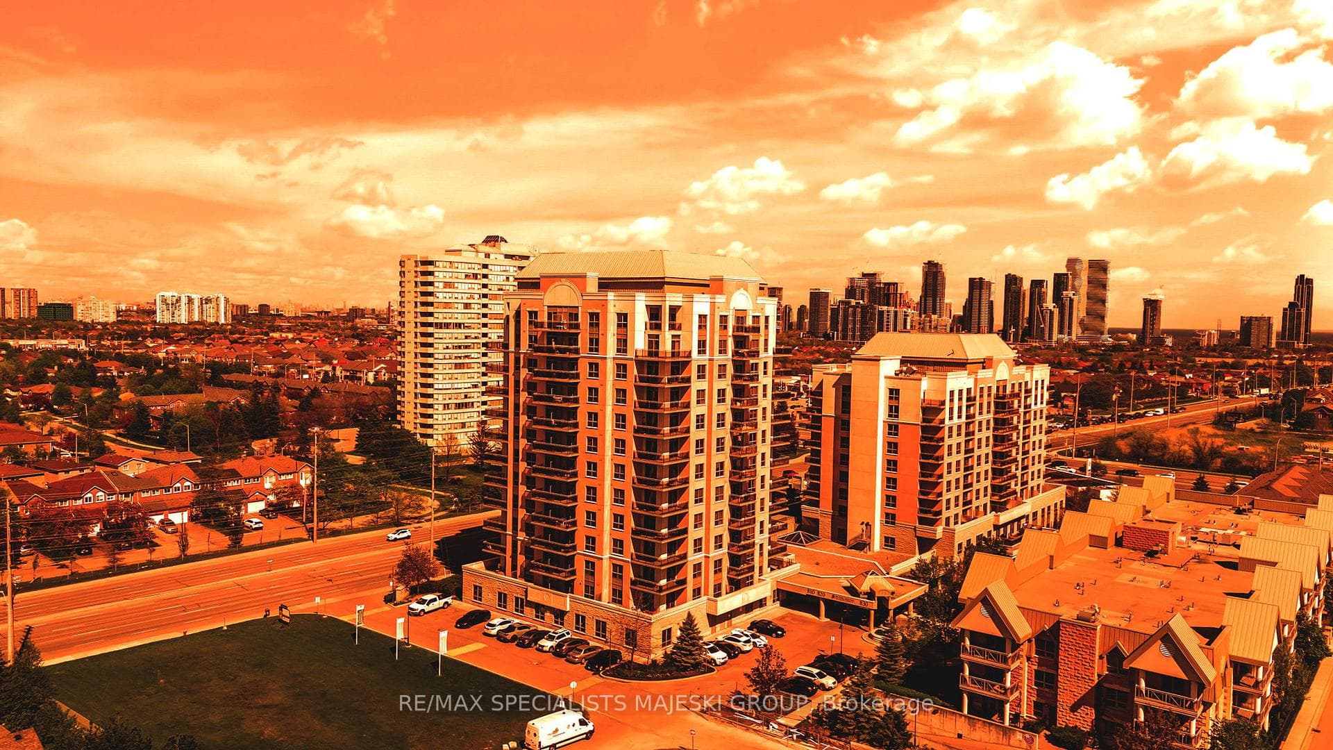 810 Scollard Court Unit 904, Mississauga, ON L5V 2R8 - Photo 1