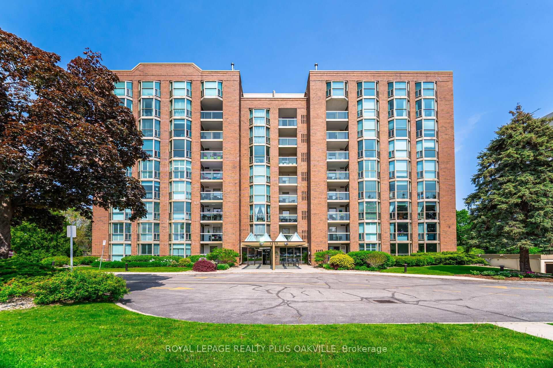 1225 North Shore Boulevard Unit 104, Burlington, ON L7S 1Z6 - Photo 1