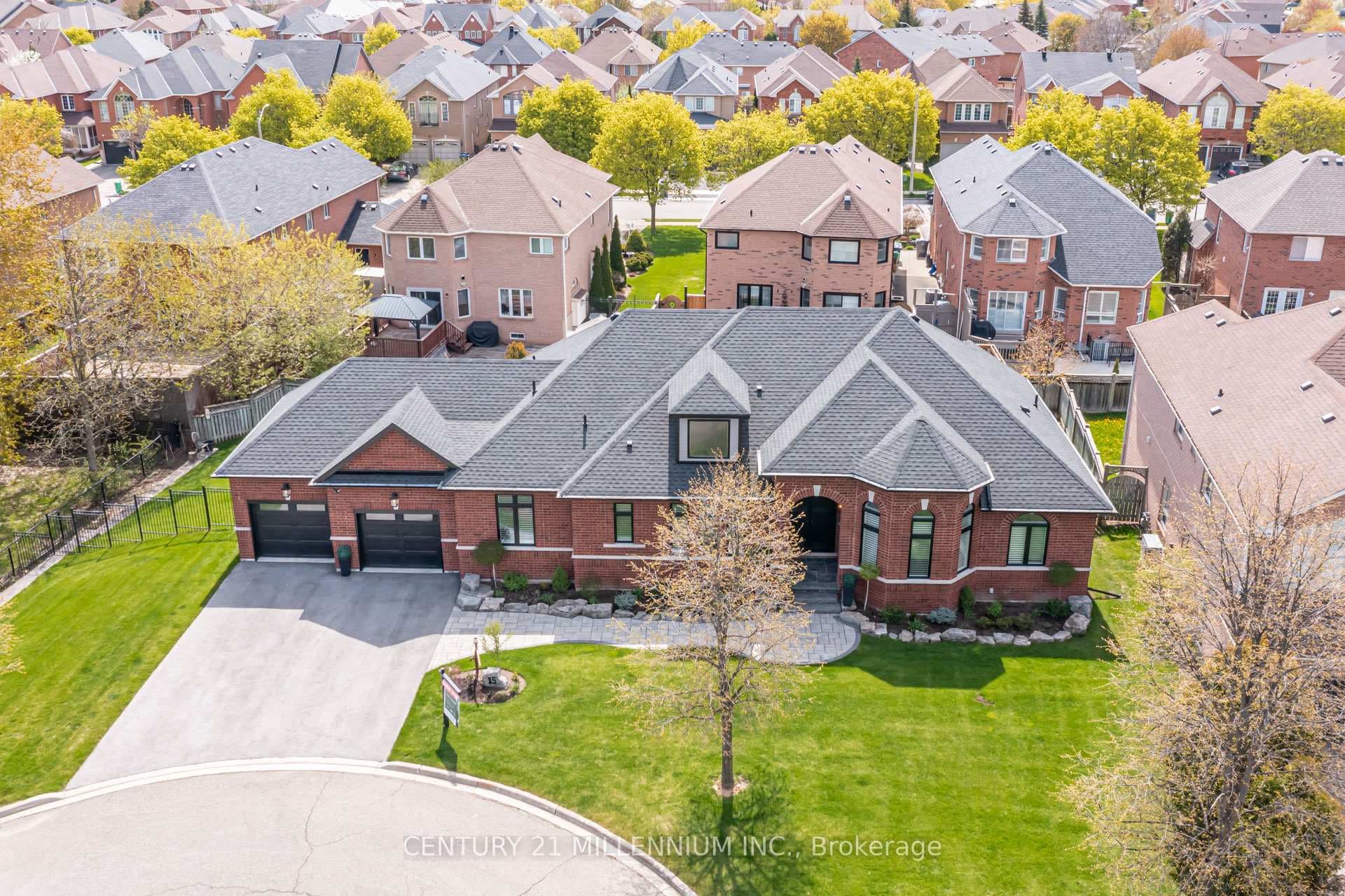 15 Bimmer Place, Brampton, ON L7A 1J4 - Photo 1