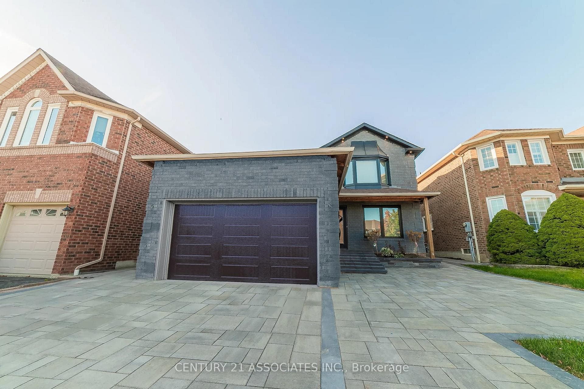 6255 Mccracken Drive, Mississauga, ON L5V 1X9 - Photo 1