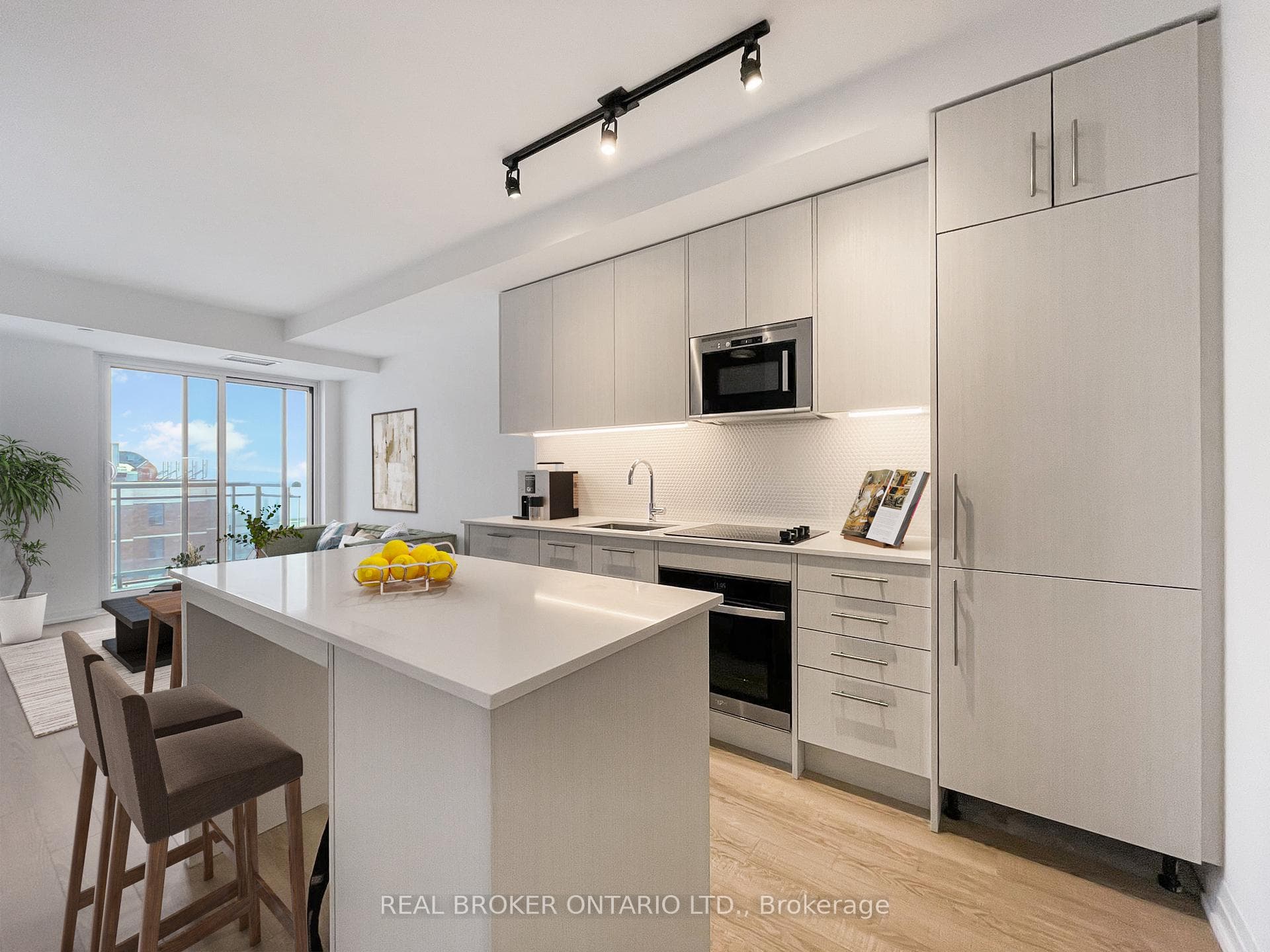 286 Main Street Unit 2705, The Beaches / Upper Beaches, ON M4C 0B3 - Photo 1