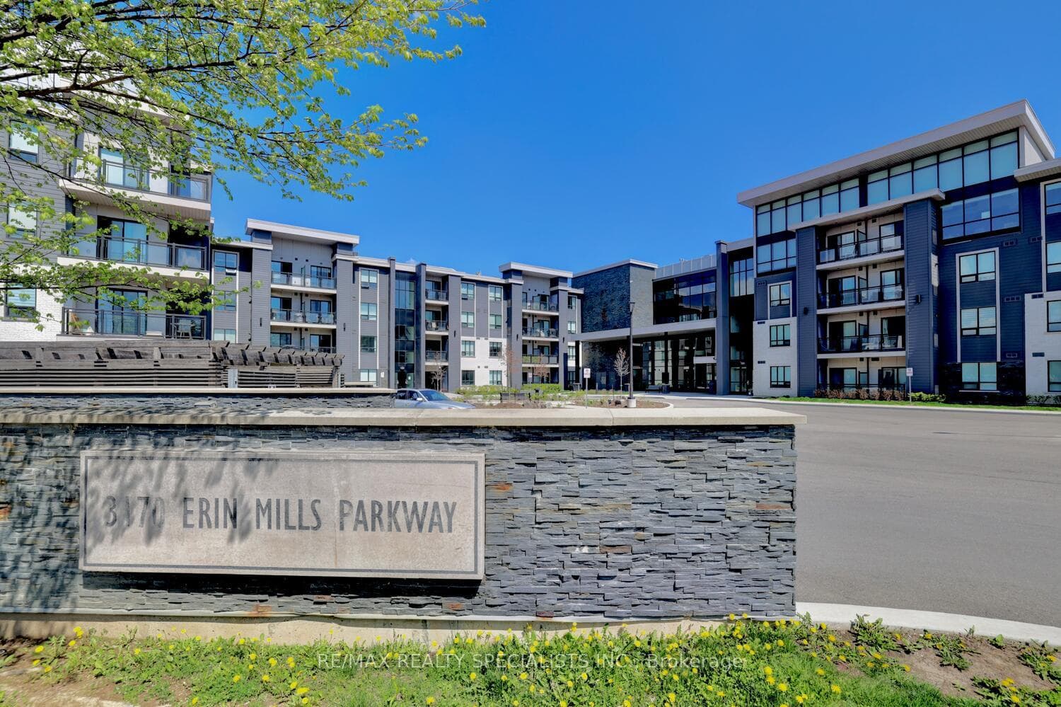3170 Erin Mills Parkway Unit 122, Mississauga, ON L5L 0B6 - Photo 1