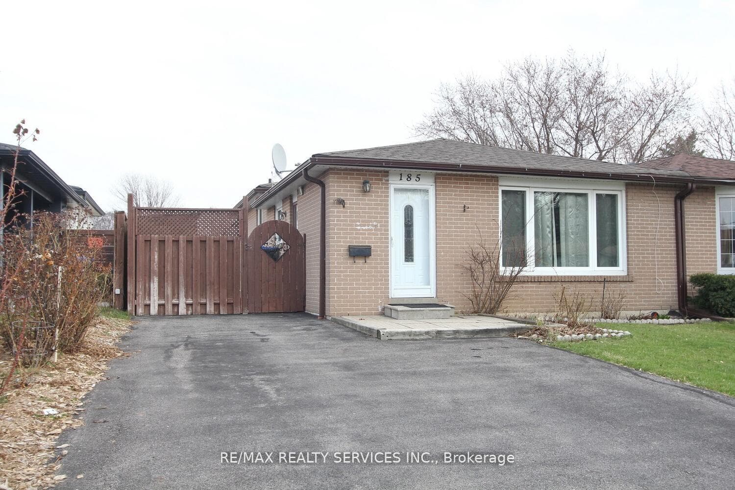 185 Earnscliffe Circle, Brampton, ON L6T 2B6 - Photo 1