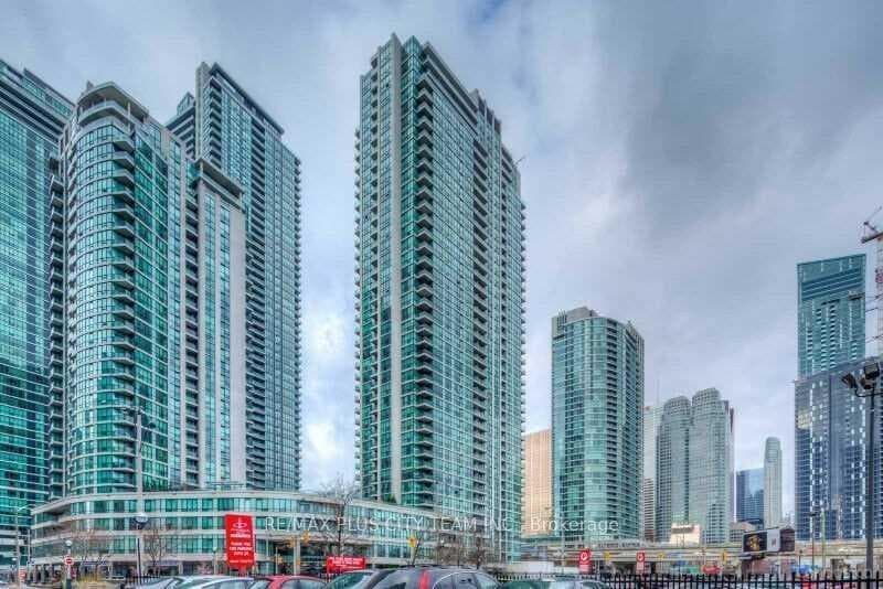 16 Yonge Street Unit 3804, Downtown Toronto / Waterfront, ON M5E 1R4 - Photo 1