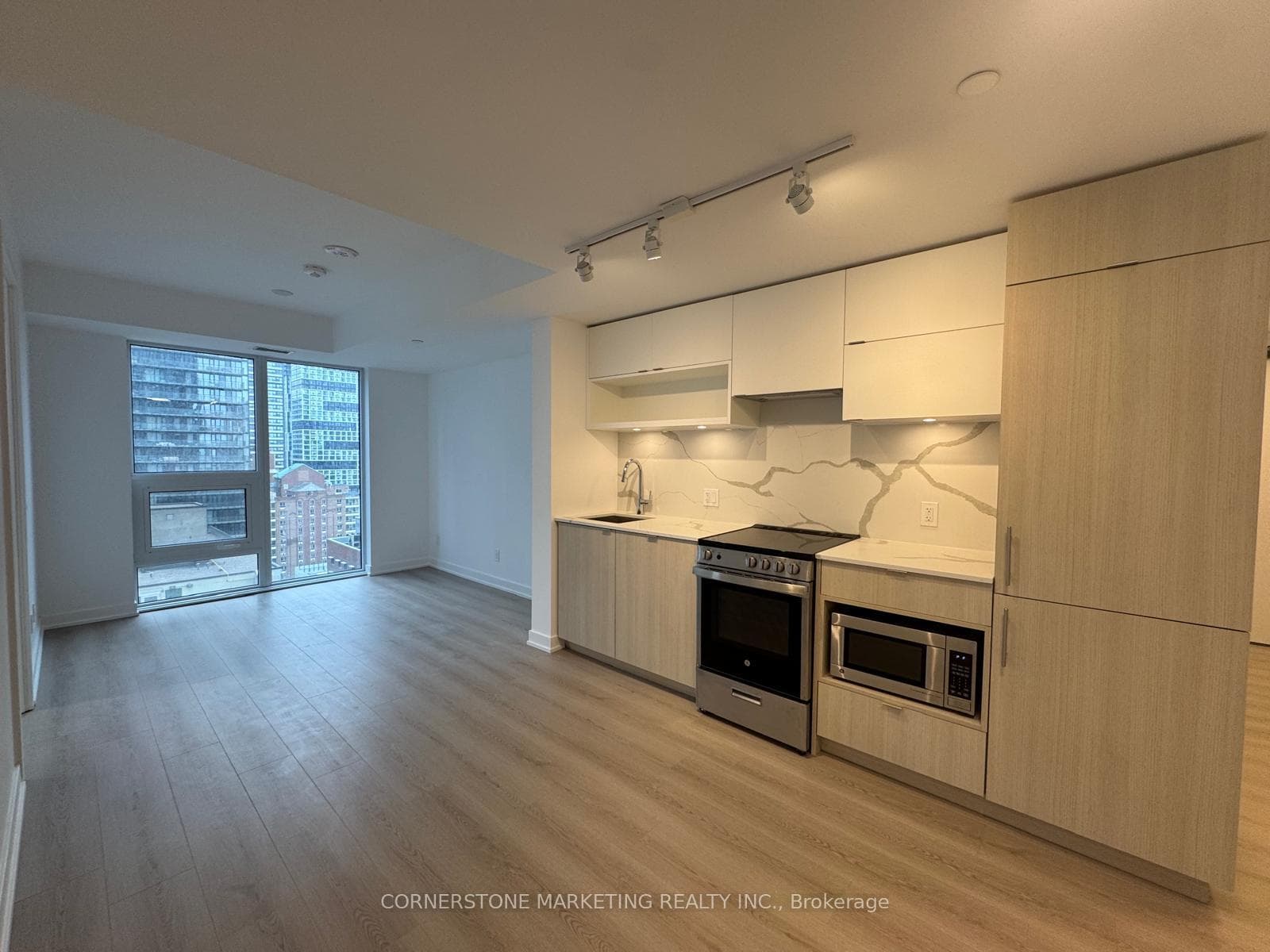 100 Queen Street Unit 1715, Toronto C08