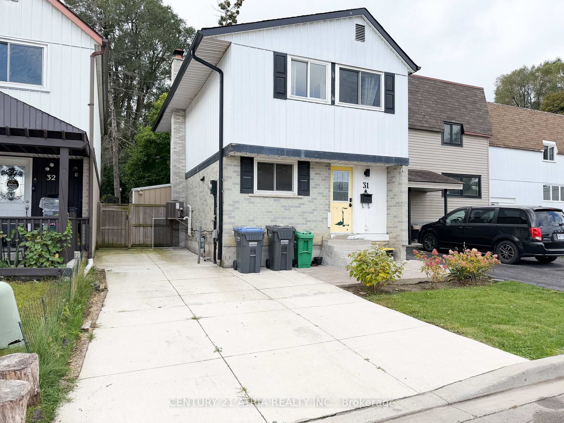 31 Hercules Court, Brampton, ON L6S 1X6 - Photo 1