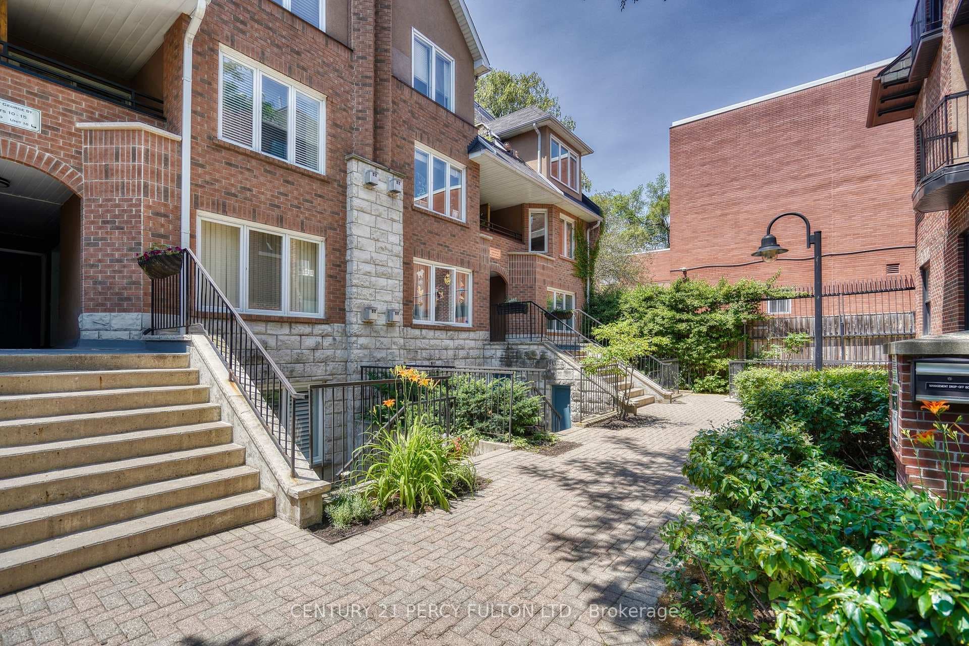232 St George Street Unit TH22, Annex / Yorkville / Summerhill, ON M5R 2N5 - Photo 1