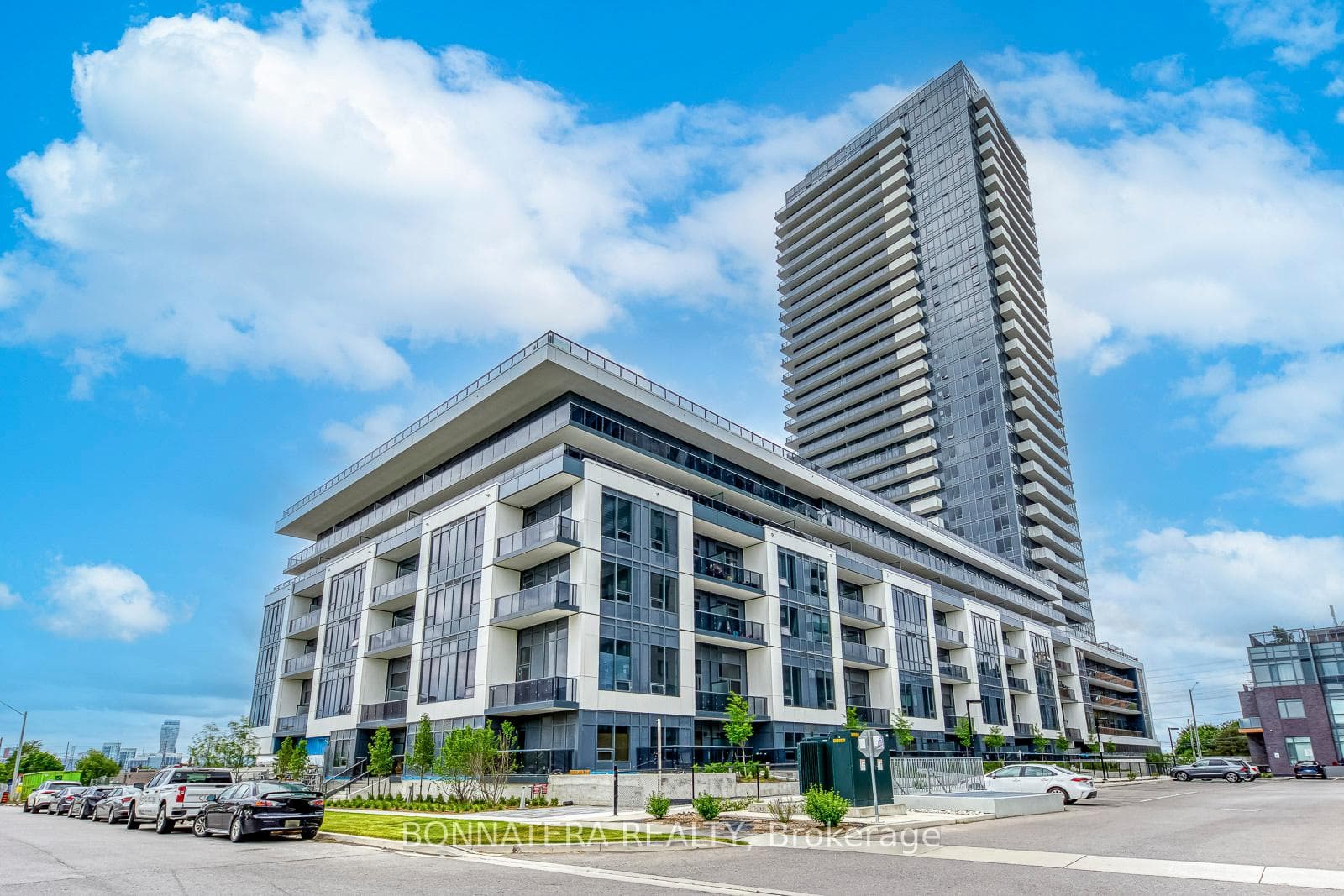 5105 Hurontario Street Unit 408, Mississauga, ON L4Z 0C9 - Photo 1