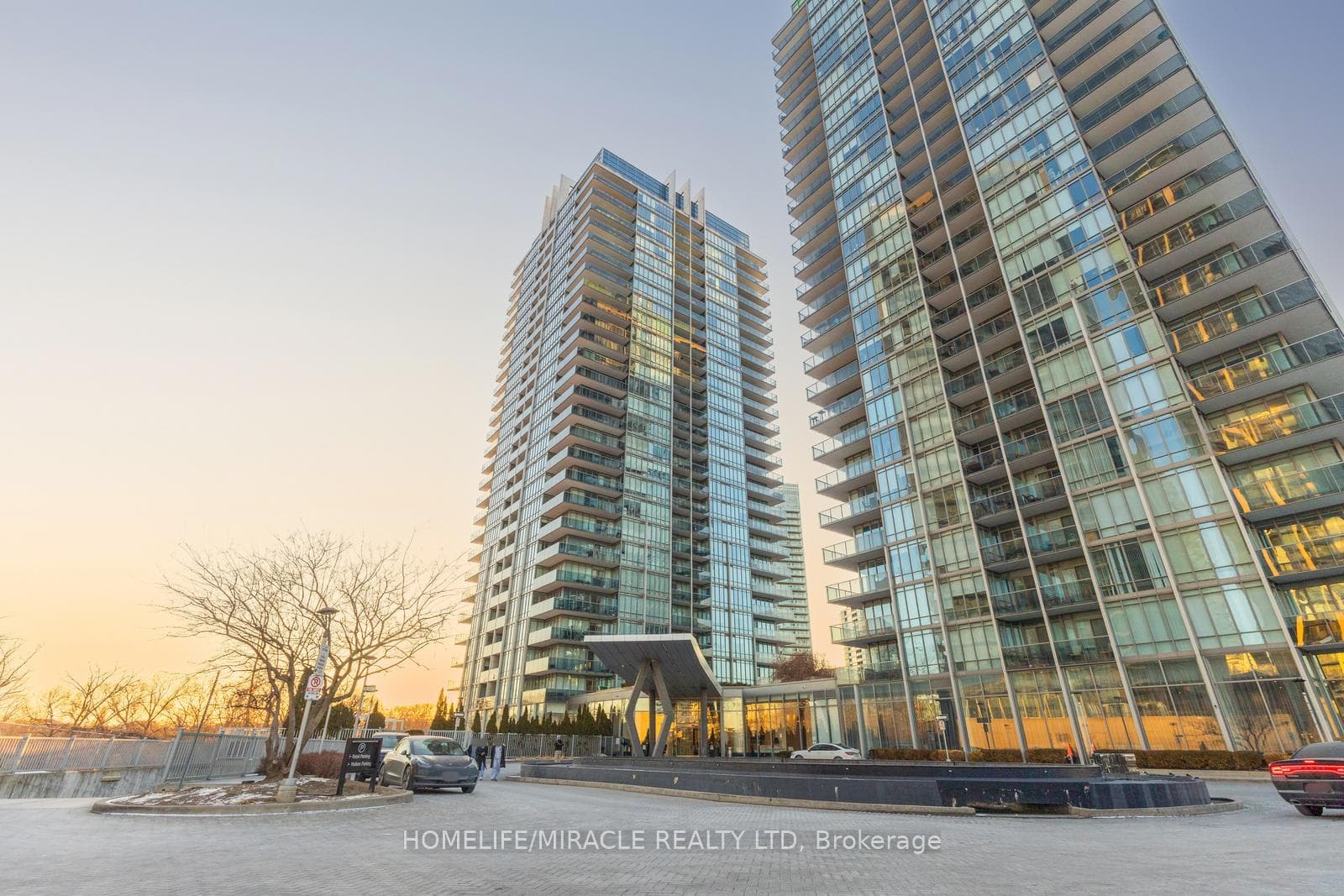 90 Park Lawn Road Unit 2202, Liberty Village / Parkdale / South Parkdale, ON M8Y 0B6 - Photo 1
