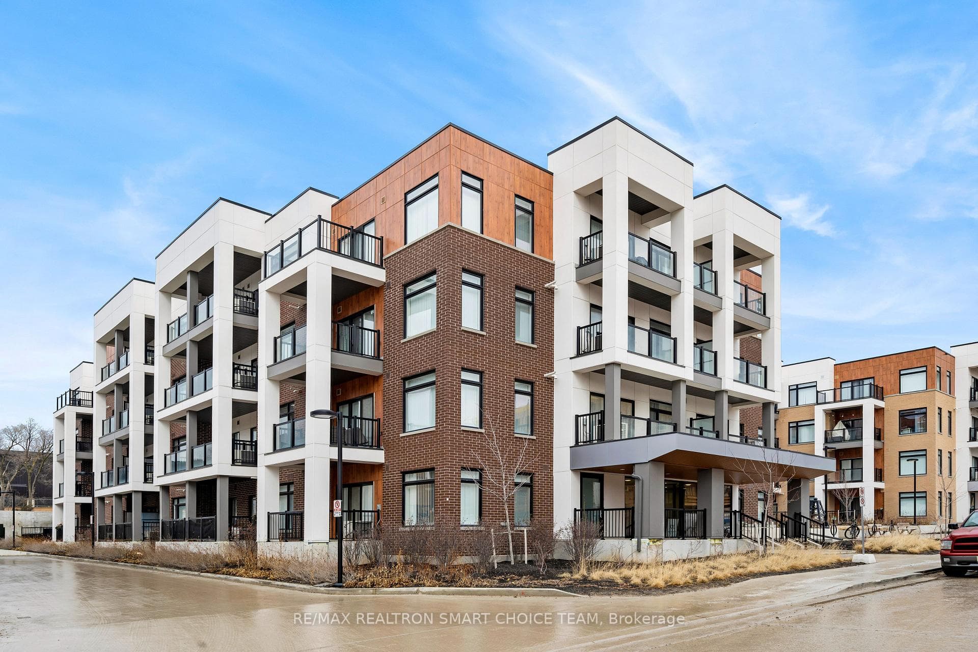 130 Canon Jackson Drive Unit 108, Toronto W04
