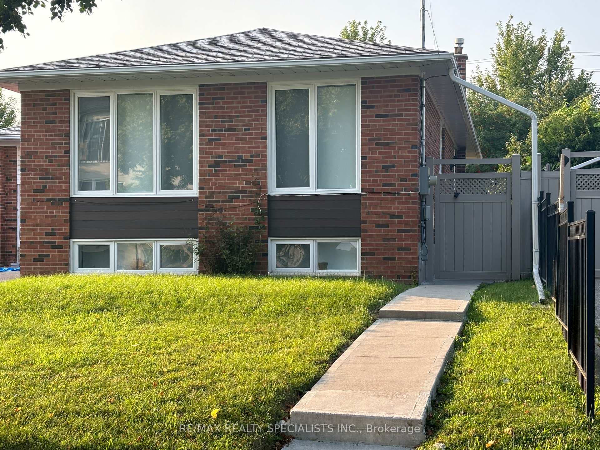 12 Deeth Drive Unit Basement, Etobicoke (Kingsview Village / Humber Heights), ON M9P 2J7 - Photo 1