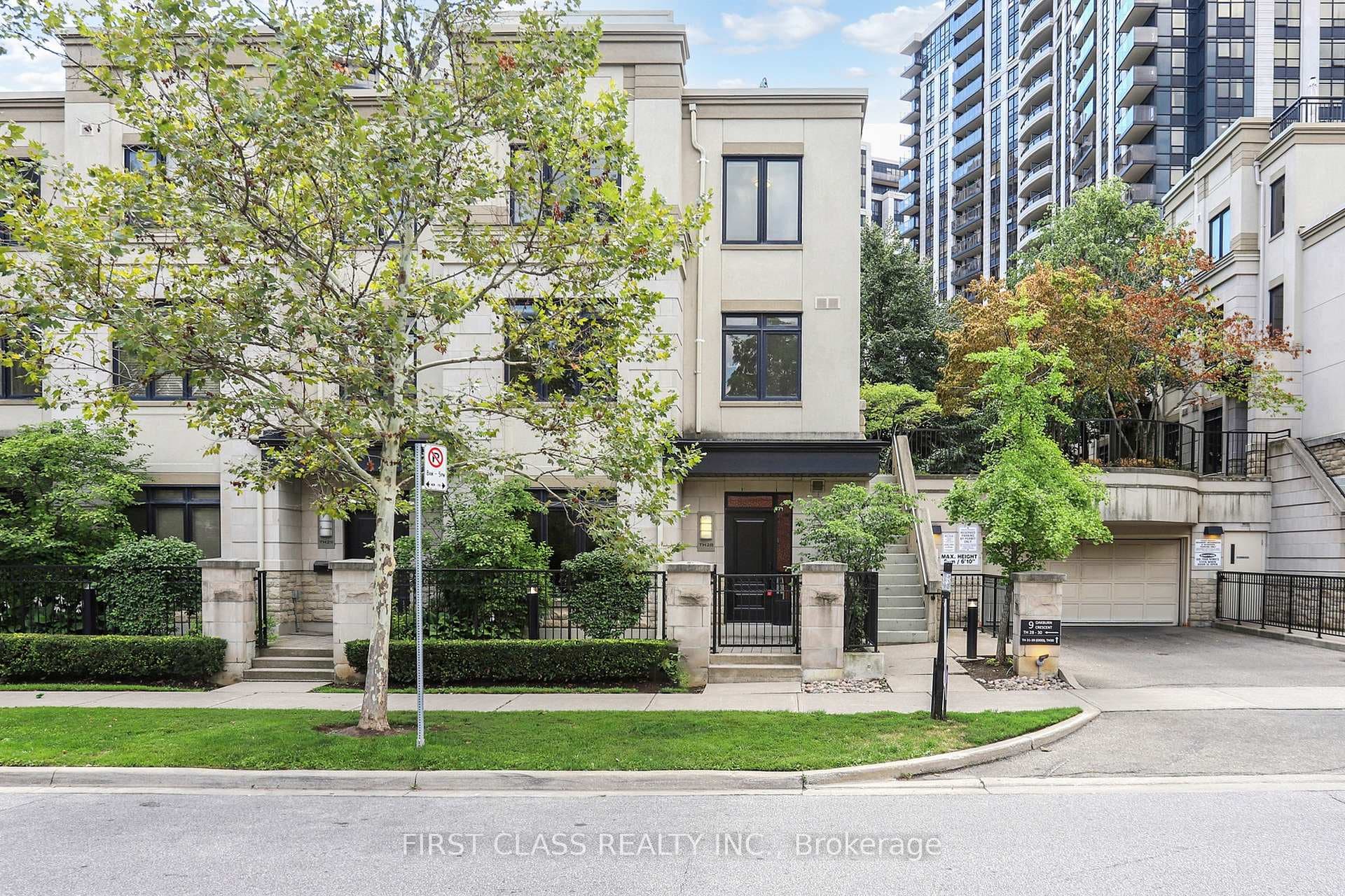 9 Oakburn Crescent Unit TH 28, Willowdale / Newtonbrook, ON M2N 2T5 - Photo 1