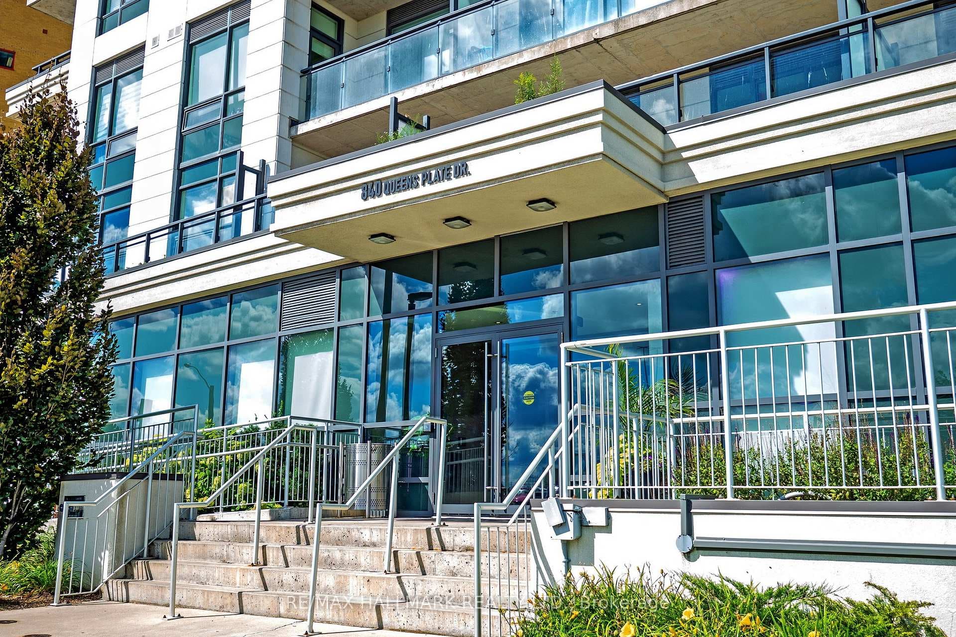 840 Queens Plate Drive Unit 1207, Etobicoke (West Mall / Rexdale), ON M9W 0E7 - Photo 1