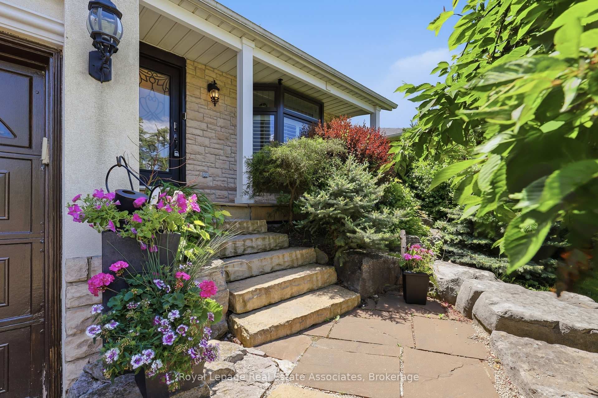 2580 Homelands Drive, Mississauga, ON L5K 1H6 - Photo 1