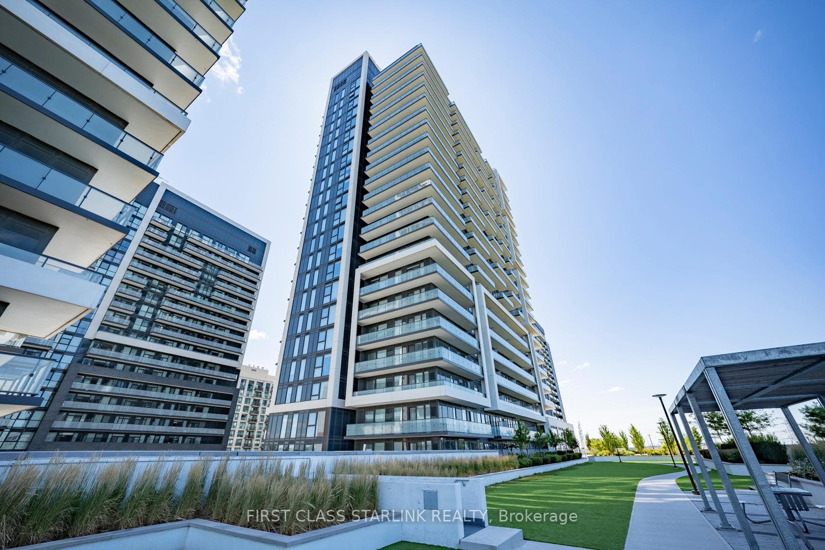 95 Oneida Crescent Unit 1603, Richmond Hill, ON L4B 0H5 - Photo 1
