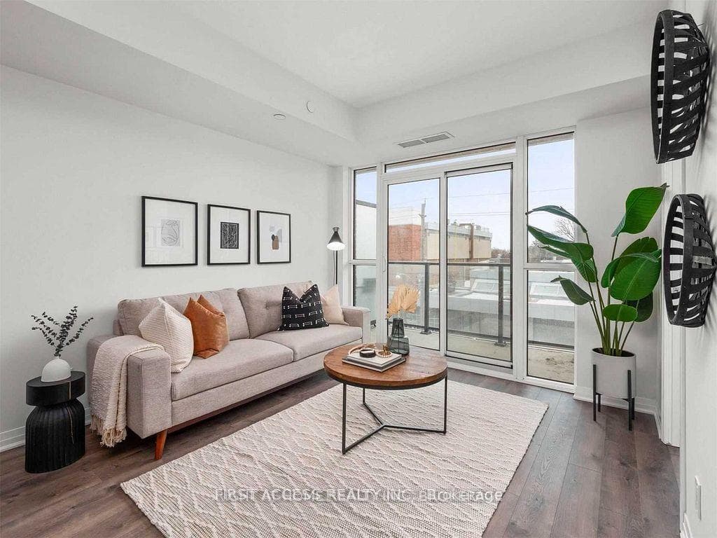 1630 Queen St E Street Unit 310, Toronto E02