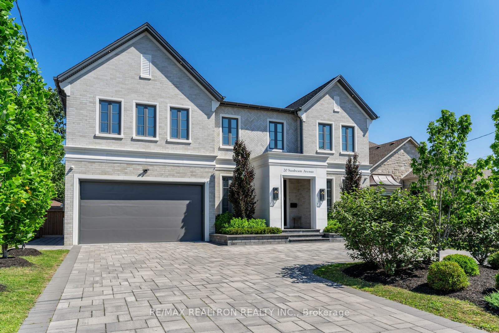 20 Sunbeam Avenue, North York (Bathurst Manor / Clanton Park), ON M3H 1W7 - Photo 1