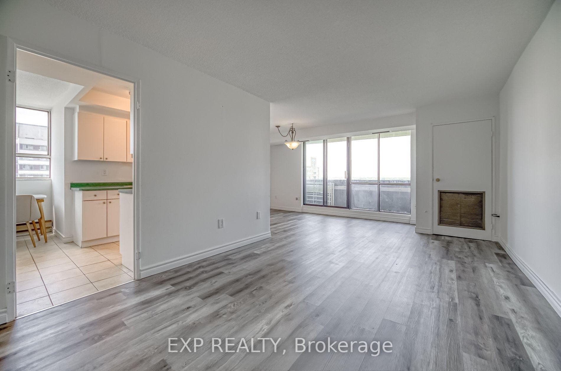 10 Stonehill Court Unit 1009, Scarborough Village / Eglinton East, ON M1W 2X8 - Photo 1