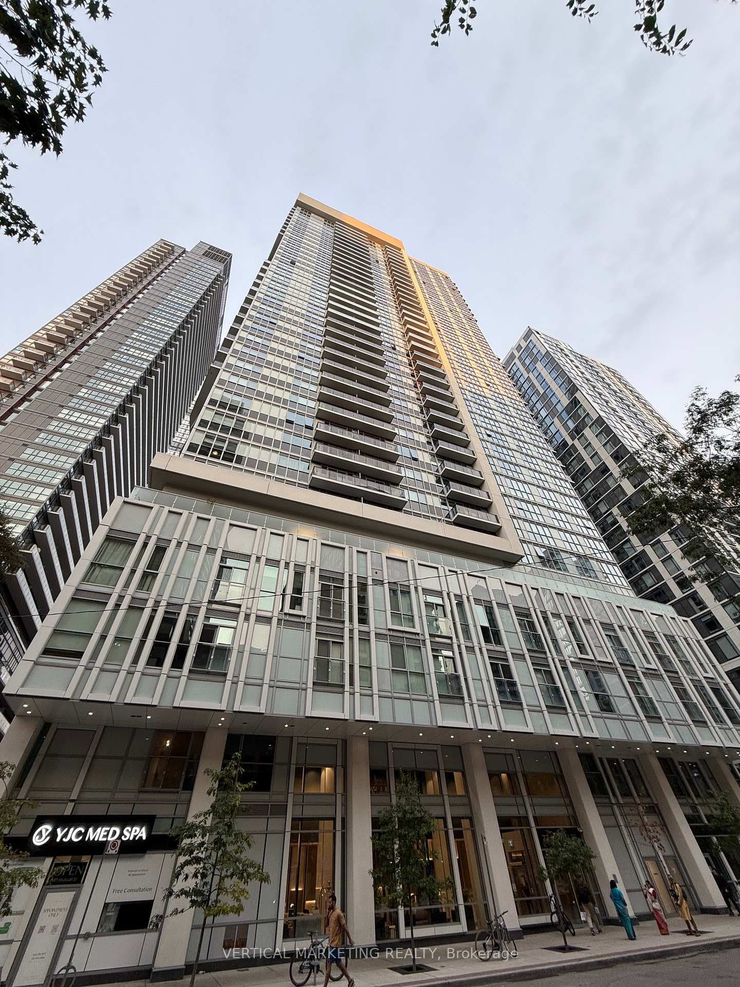 77 Mutual Street Unit 2404, Toronto C08