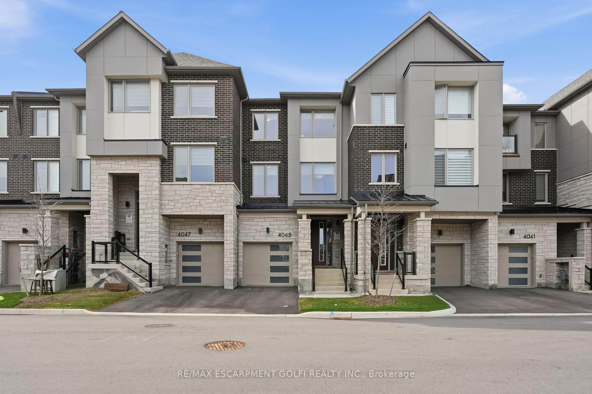 4045 Saida Street, Mississauga, ON L5M 2S8 - Photo 1