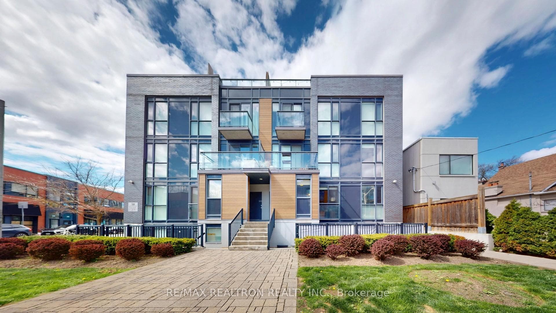 58 Macaulay Avenue Unit 402, Bloor West Village / Swansea, ON M6P 3P6 - Photo 1
